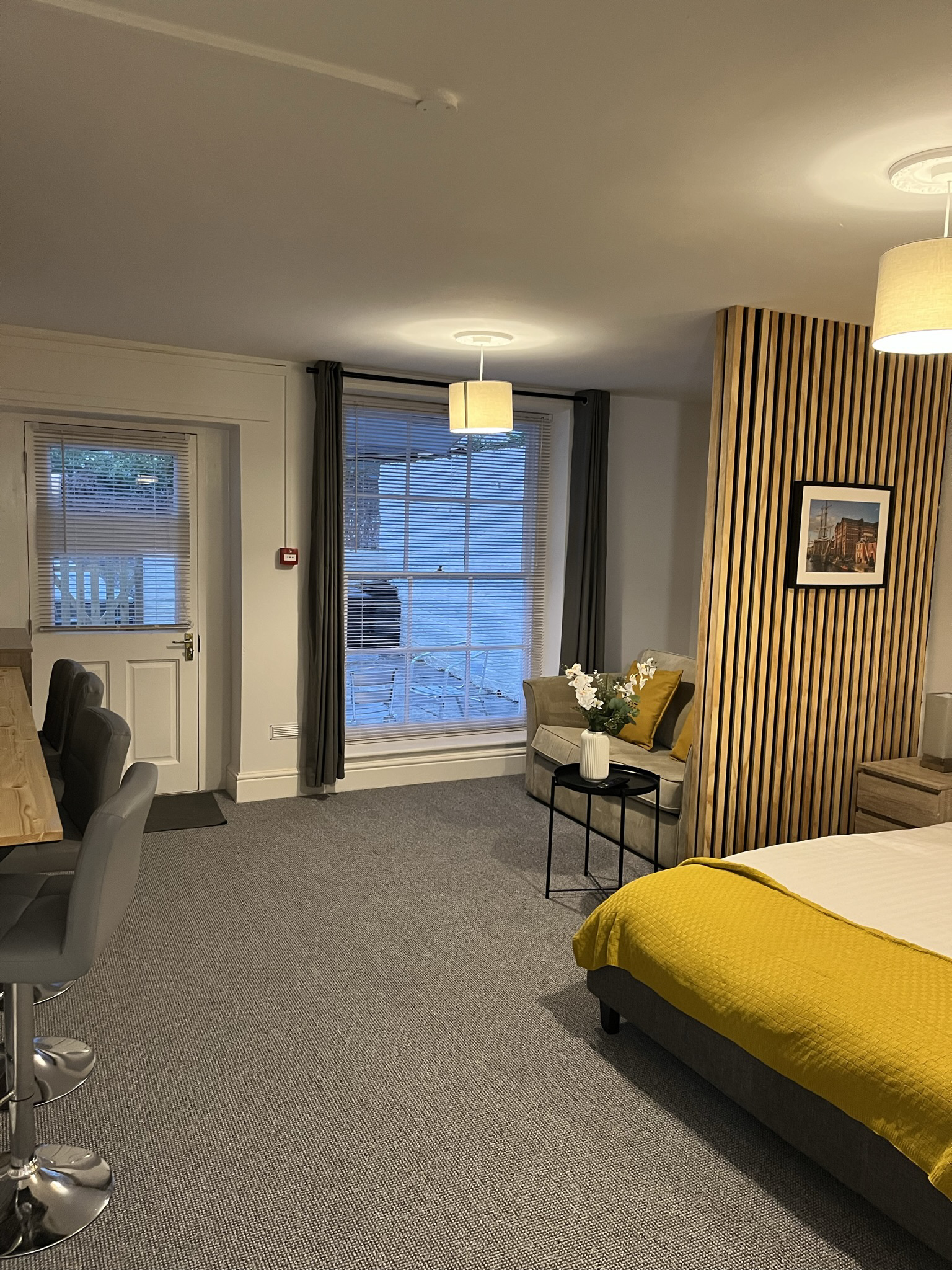 System.Collections.Generic.List`1[BluePillow.Application.SearchEngine.Dto.PhotoDto]?.ElementAt(1)?.Caption