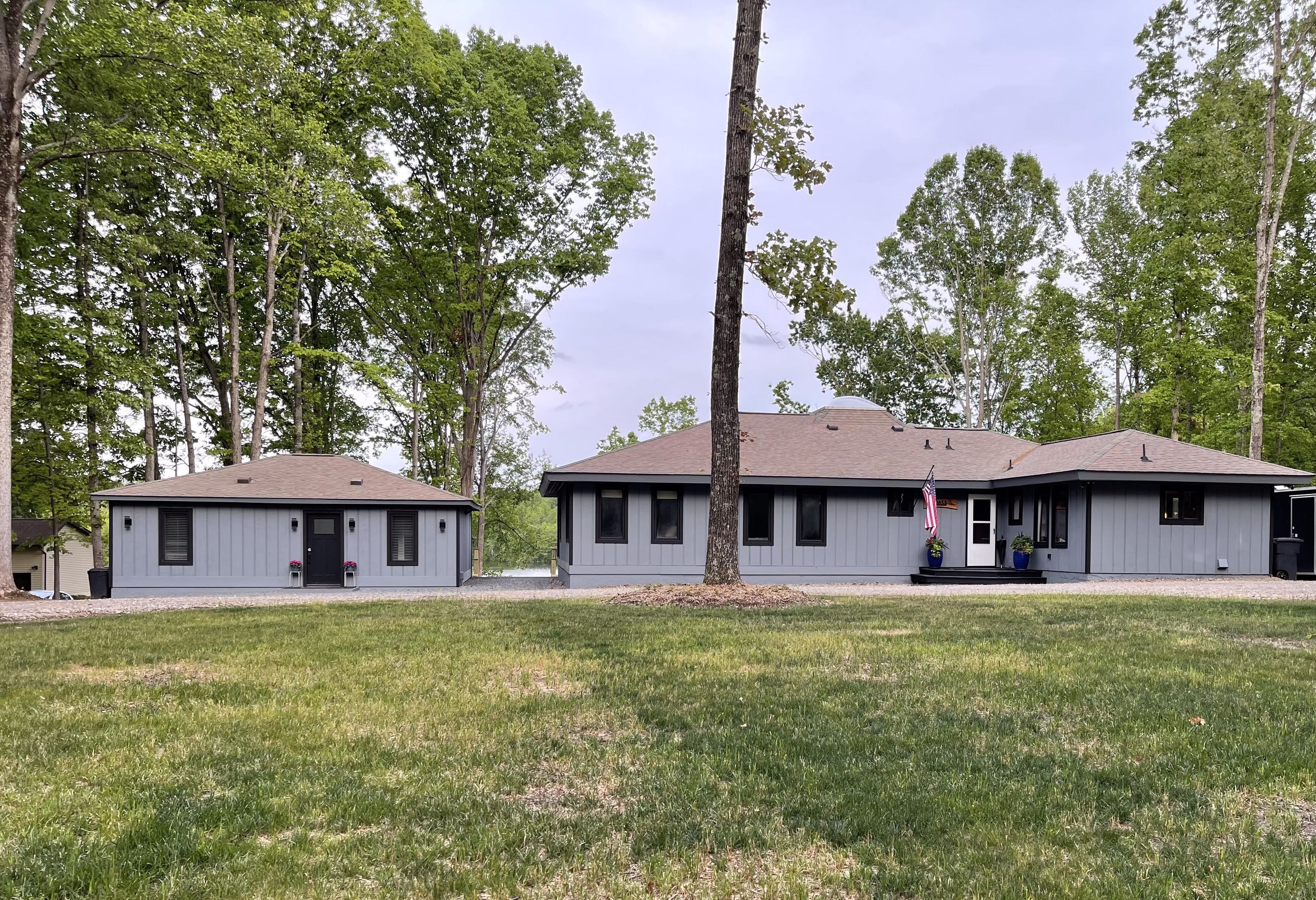 System.Collections.Generic.List`1[BluePillow.Application.SearchEngine.Dto.PhotoDto]?.ElementAt(2)?.Caption