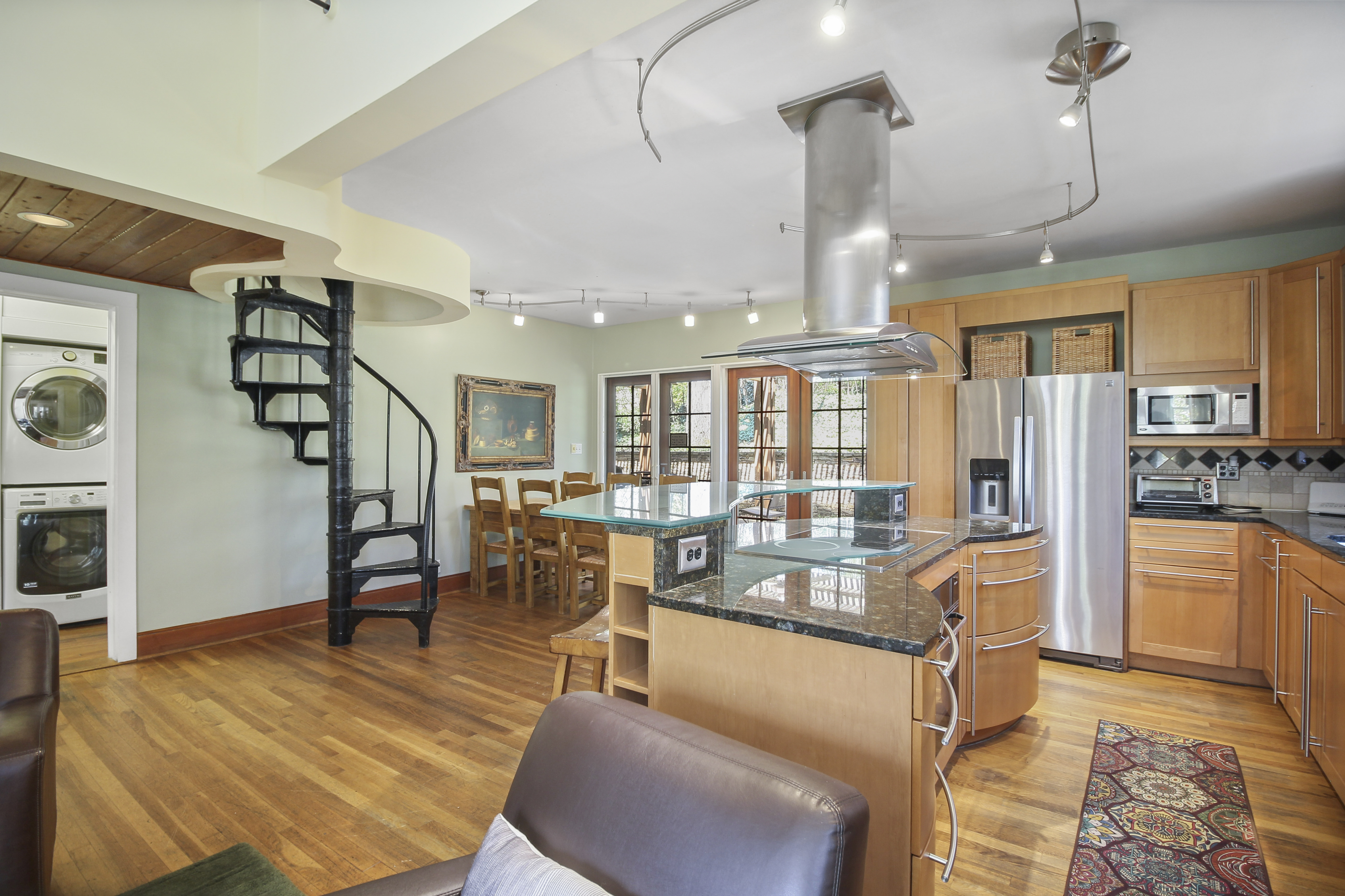 System.Collections.Generic.List`1[BluePillow.Application.SearchEngine.Dto.PhotoDto]?.ElementAt(1)?.Caption