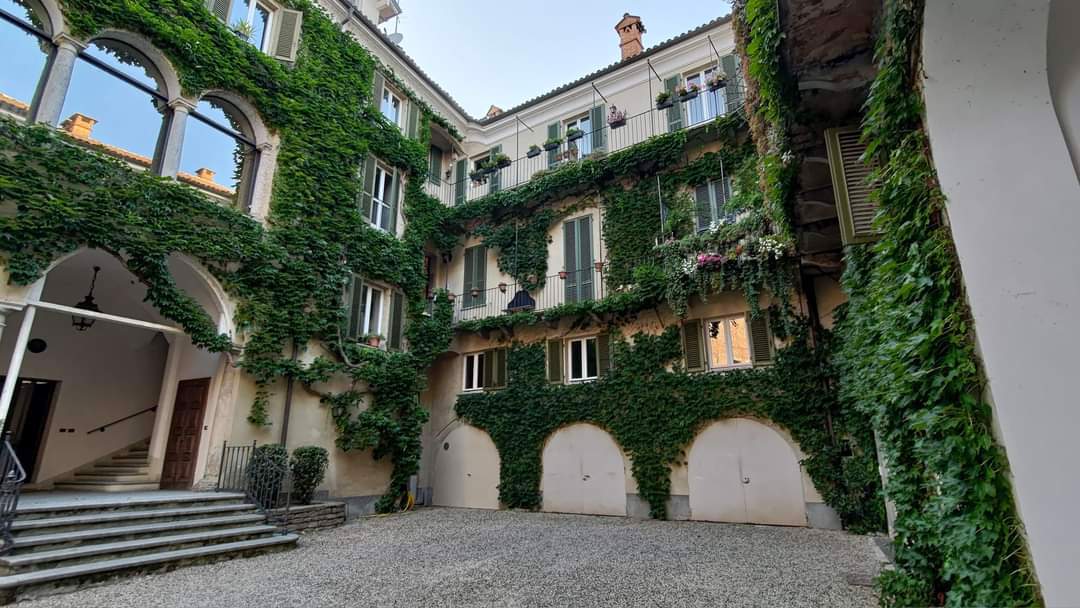 System.Collections.Generic.List`1[BluePillow.Application.SearchEngine.Dto.PhotoDto]?.ElementAt(2)?.Caption