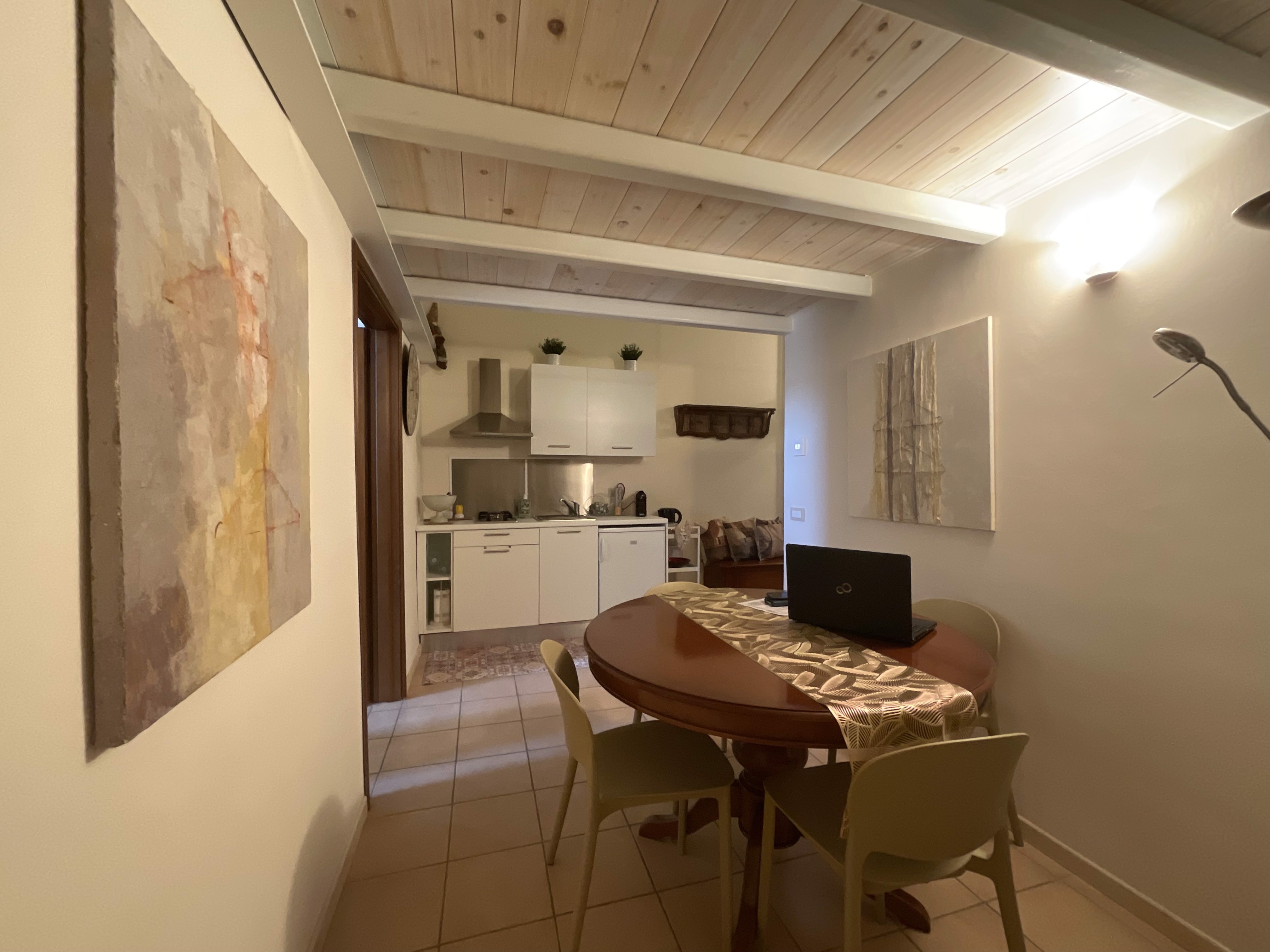 System.Collections.Generic.List`1[BluePillow.Application.SearchEngine.Dto.PhotoDto]?.ElementAt(3)?.Caption