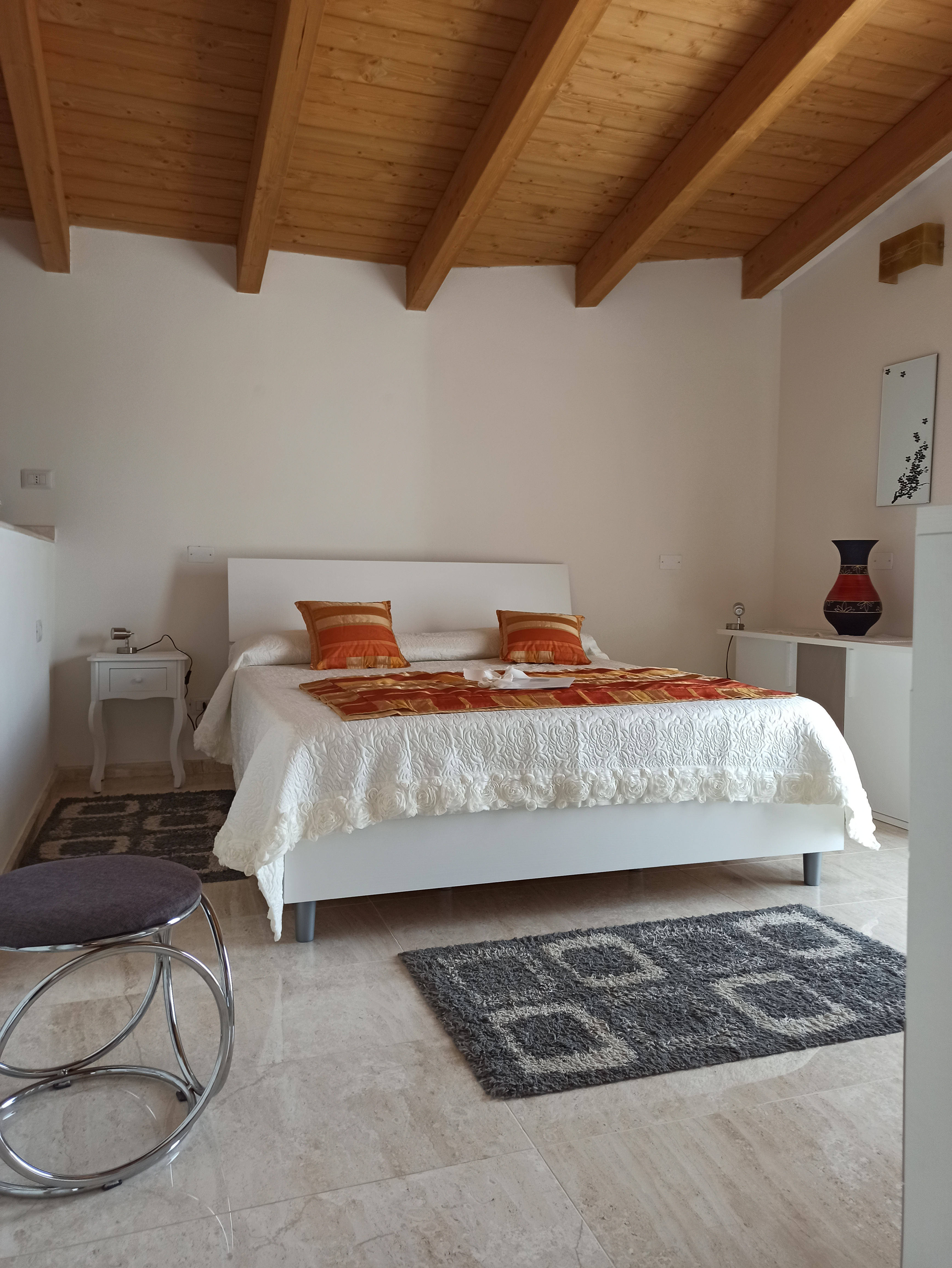 System.Collections.Generic.List`1[BluePillow.Application.SearchEngine.Dto.PhotoDto]?.ElementAt(0)?.Caption