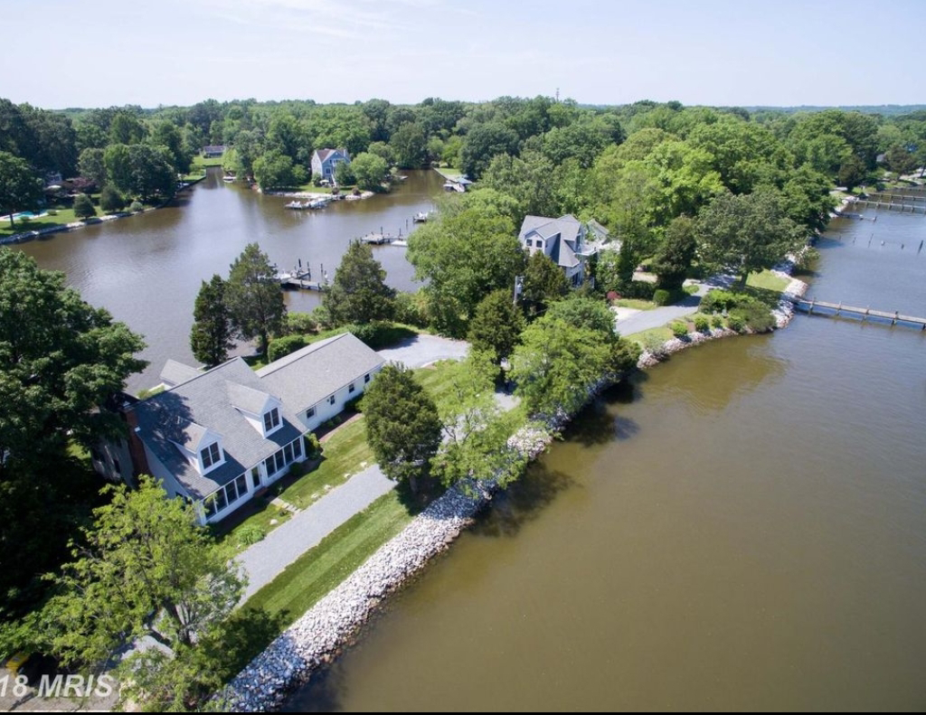 System.Collections.Generic.List`1[BluePillow.Application.SearchEngine.Dto.PhotoDto]?.ElementAt(0)?.Caption