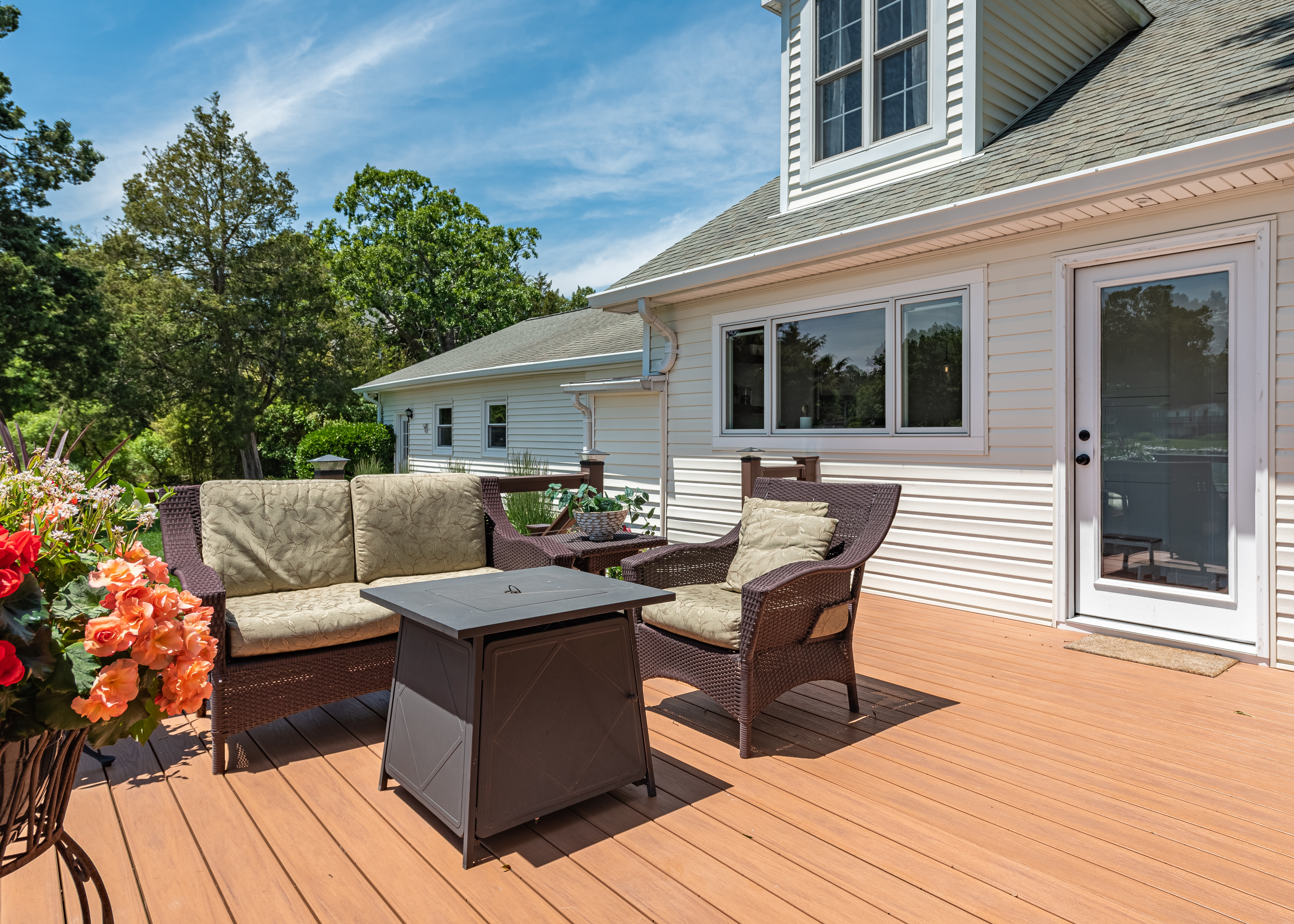 System.Collections.Generic.List`1[BluePillow.Application.SearchEngine.Dto.PhotoDto]?.ElementAt(2)?.Caption