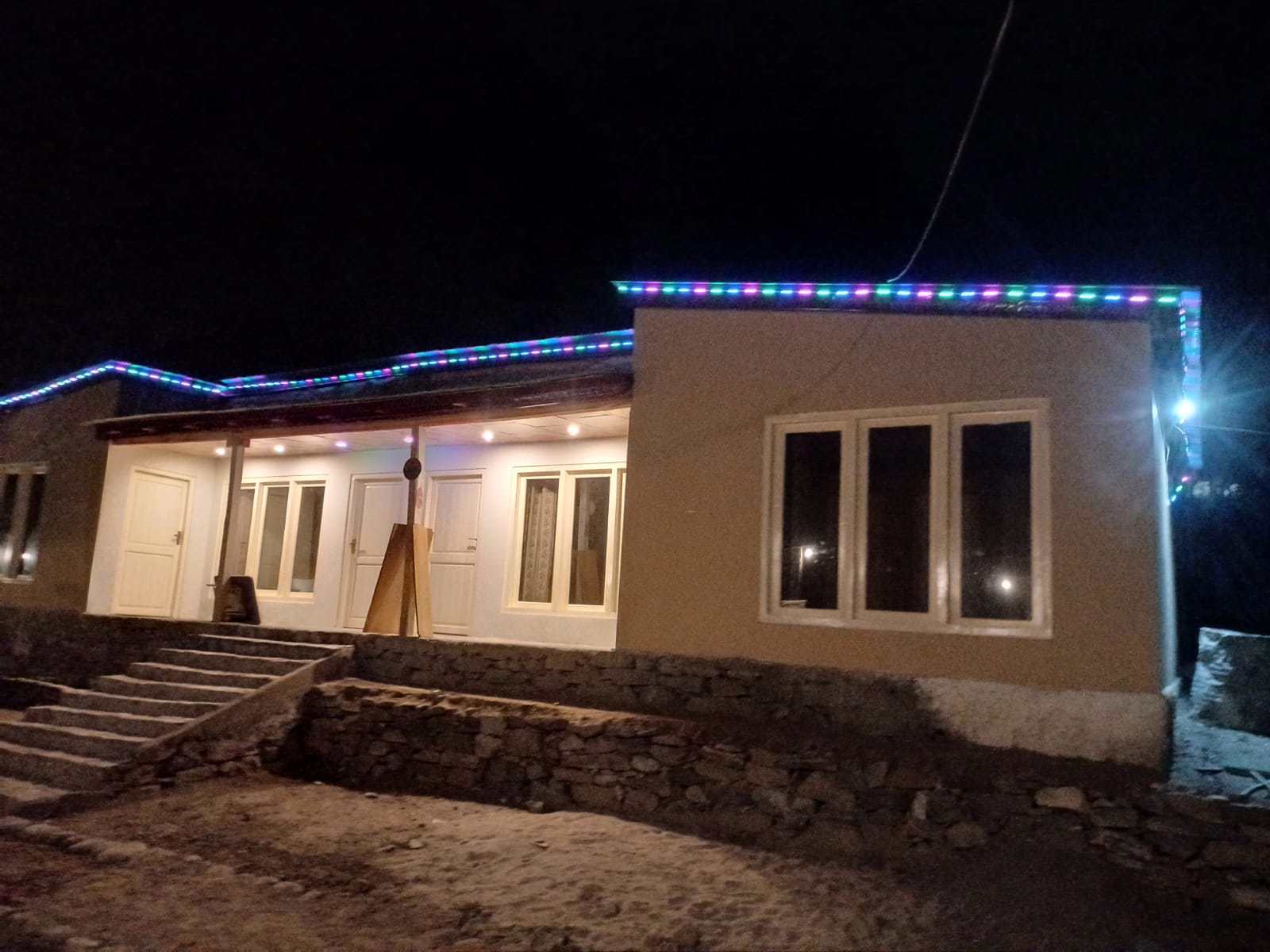 System.Collections.Generic.List`1[BluePillow.Application.SearchEngine.Dto.PhotoDto]?.ElementAt(0)?.Caption