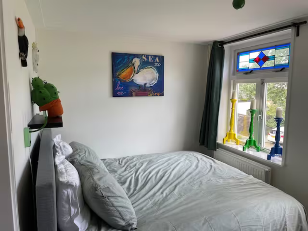 System.Collections.Generic.List`1[BluePillow.Application.SearchEngine.Dto.PhotoDto]?.ElementAt(2)?.Caption