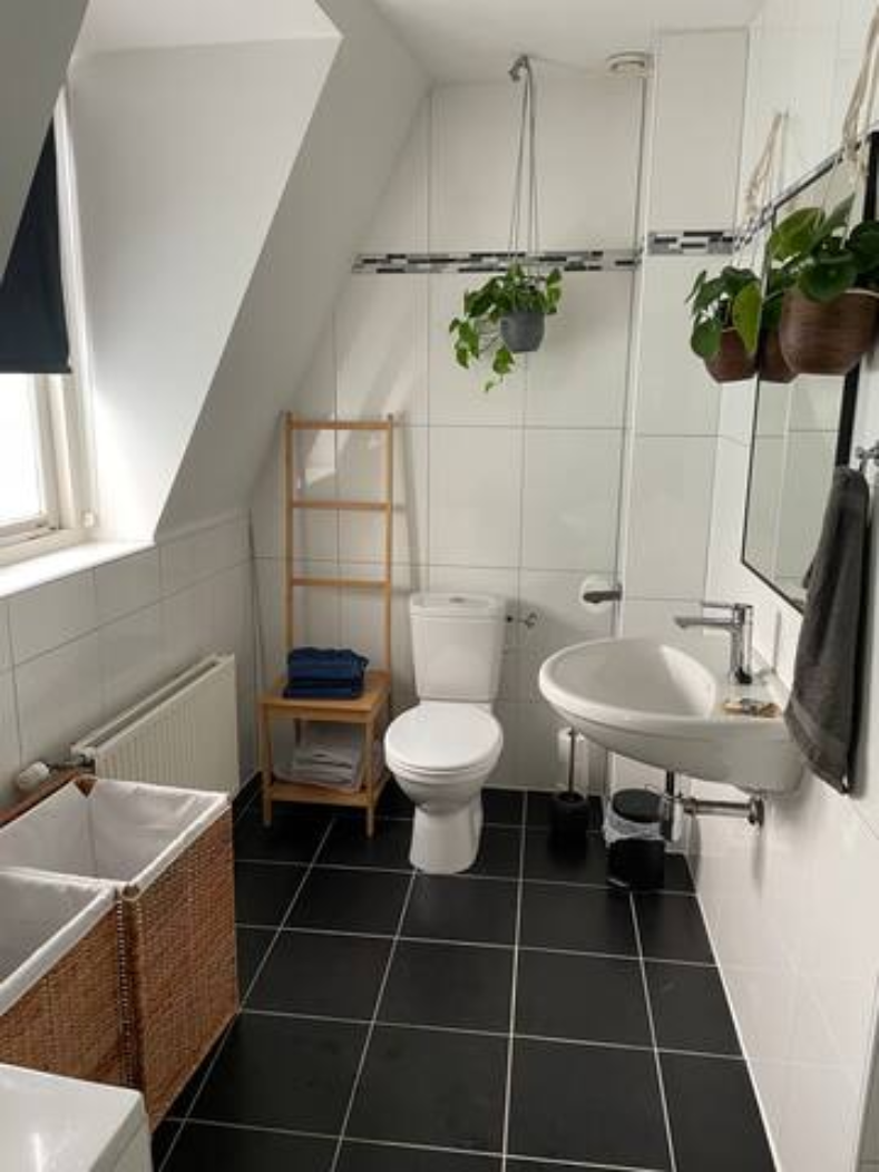 System.Collections.Generic.List`1[BluePillow.Application.SearchEngine.Dto.PhotoDto]?.ElementAt(3)?.Caption