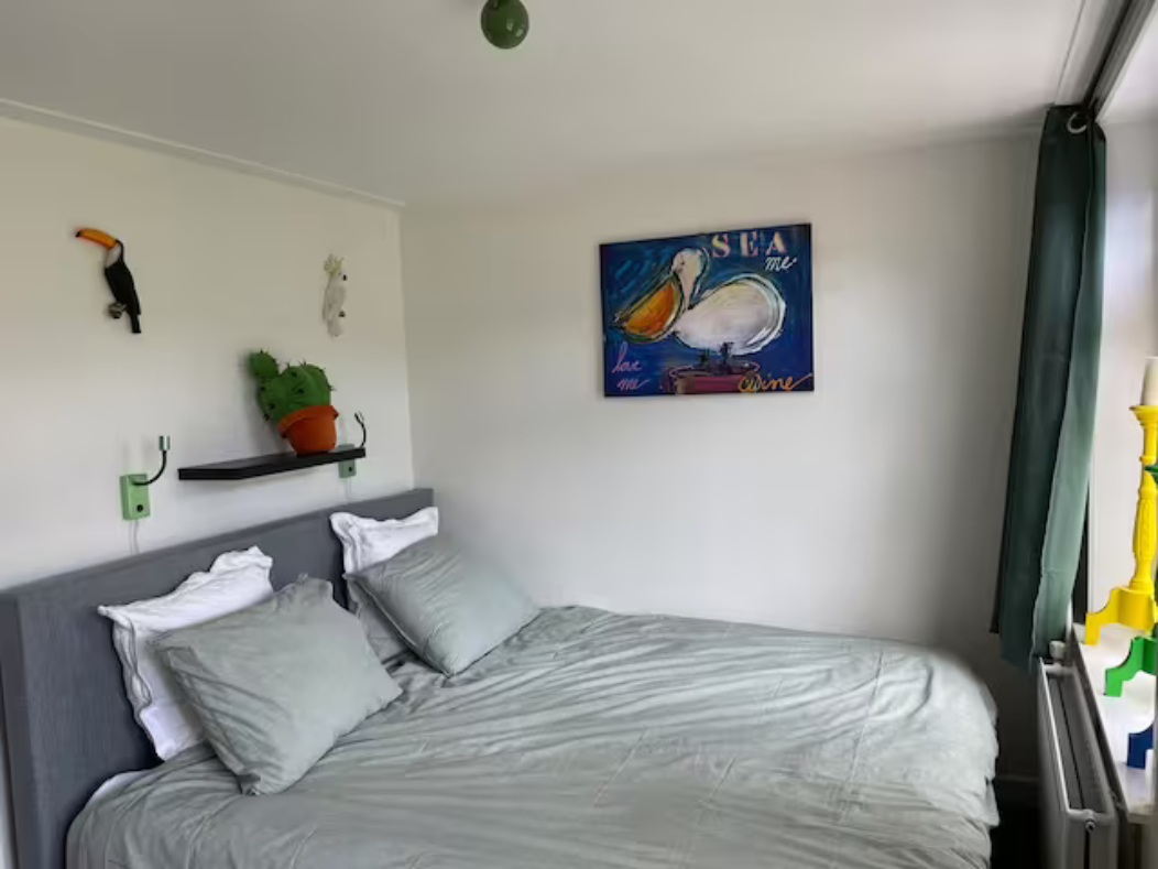 System.Collections.Generic.List`1[BluePillow.Application.SearchEngine.Dto.PhotoDto]?.ElementAt(0)?.Caption