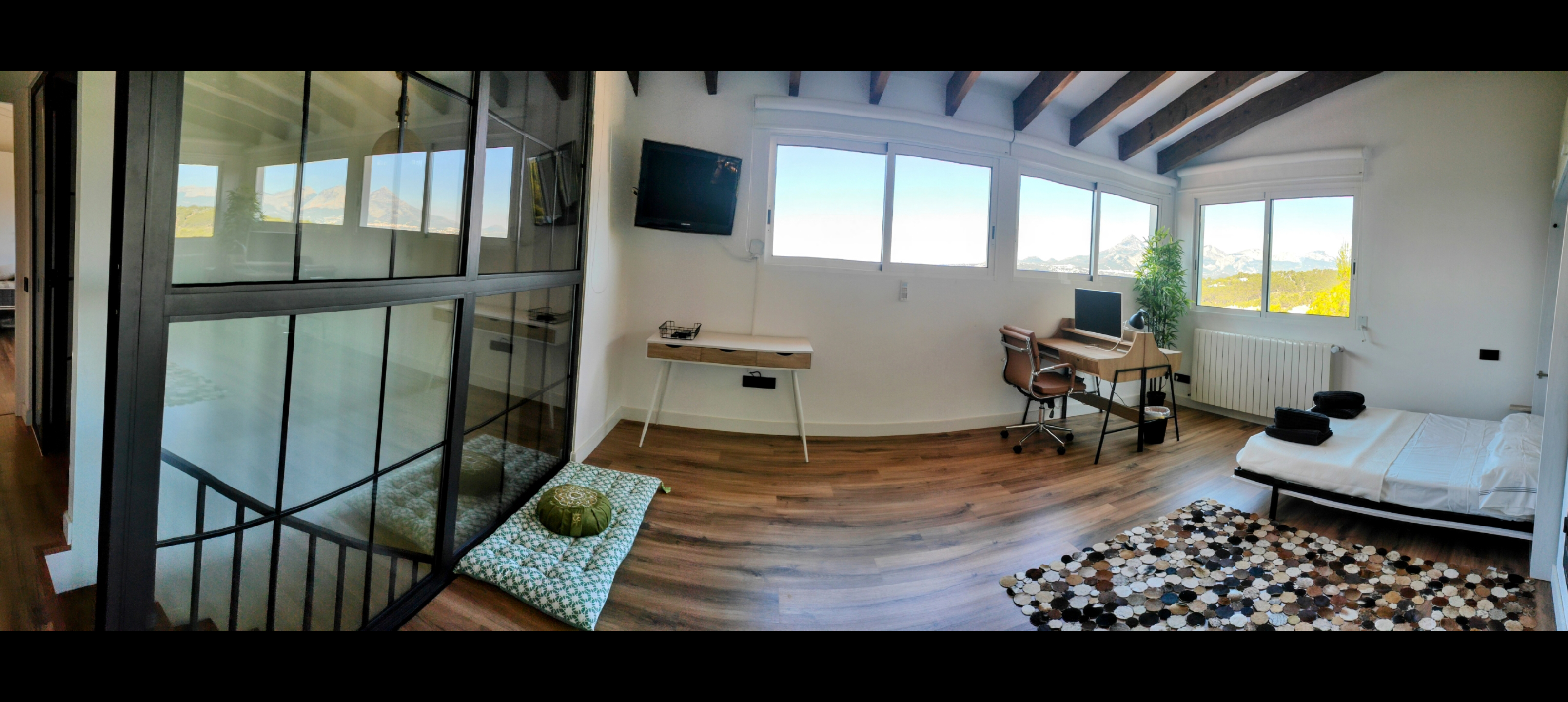 System.Collections.Generic.List`1[BluePillow.Application.SearchEngine.Dto.PhotoDto]?.ElementAt(2)?.Caption