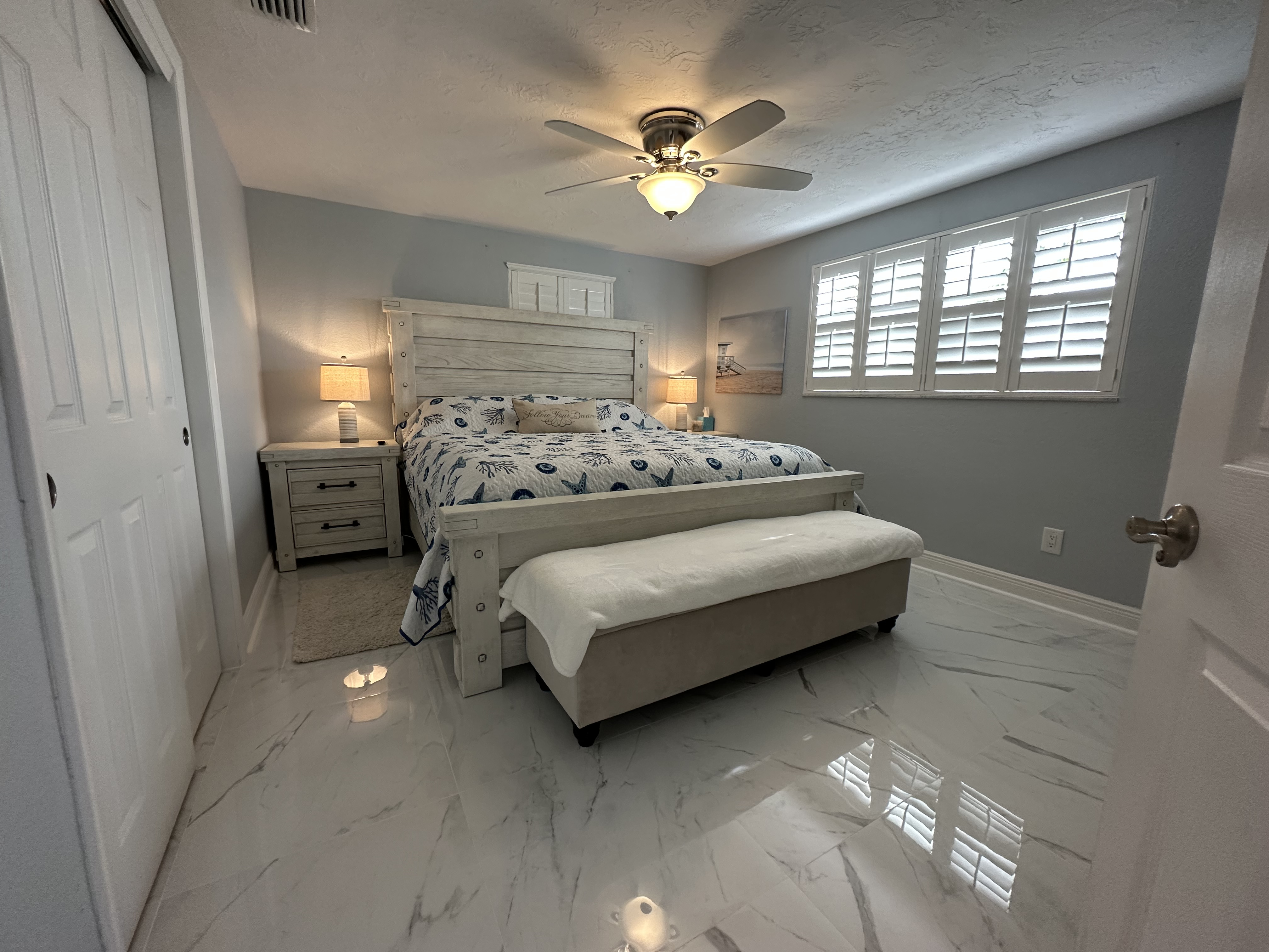 System.Collections.Generic.List`1[BluePillow.Application.SearchEngine.Dto.PhotoDto]?.ElementAt(3)?.Caption