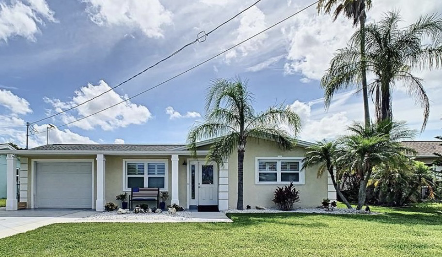 System.Collections.Generic.List`1[BluePillow.Application.SearchEngine.Dto.PhotoDto]?.ElementAt(0)?.Caption