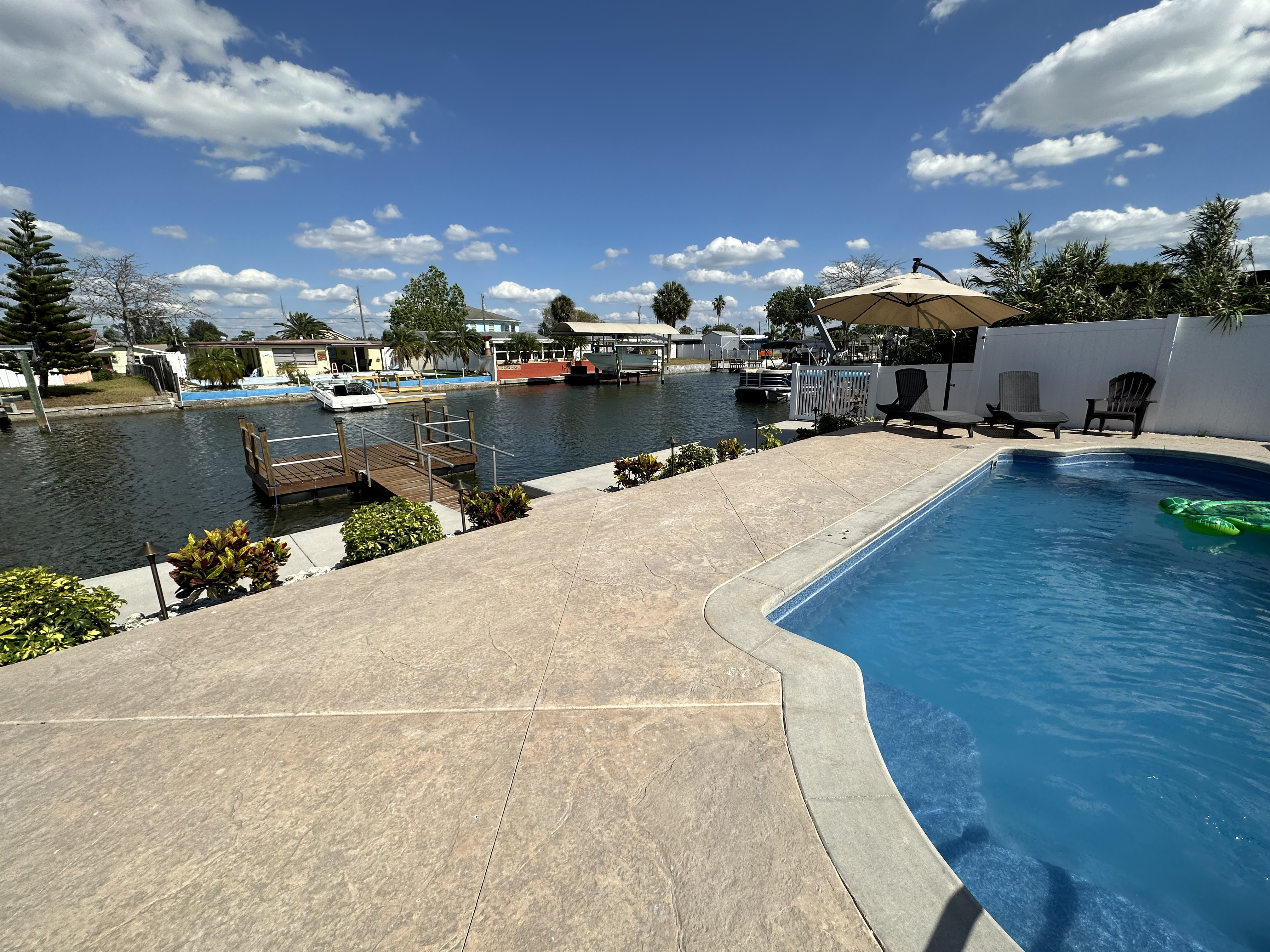 System.Collections.Generic.List`1[BluePillow.Application.SearchEngine.Dto.PhotoDto]?.ElementAt(1)?.Caption