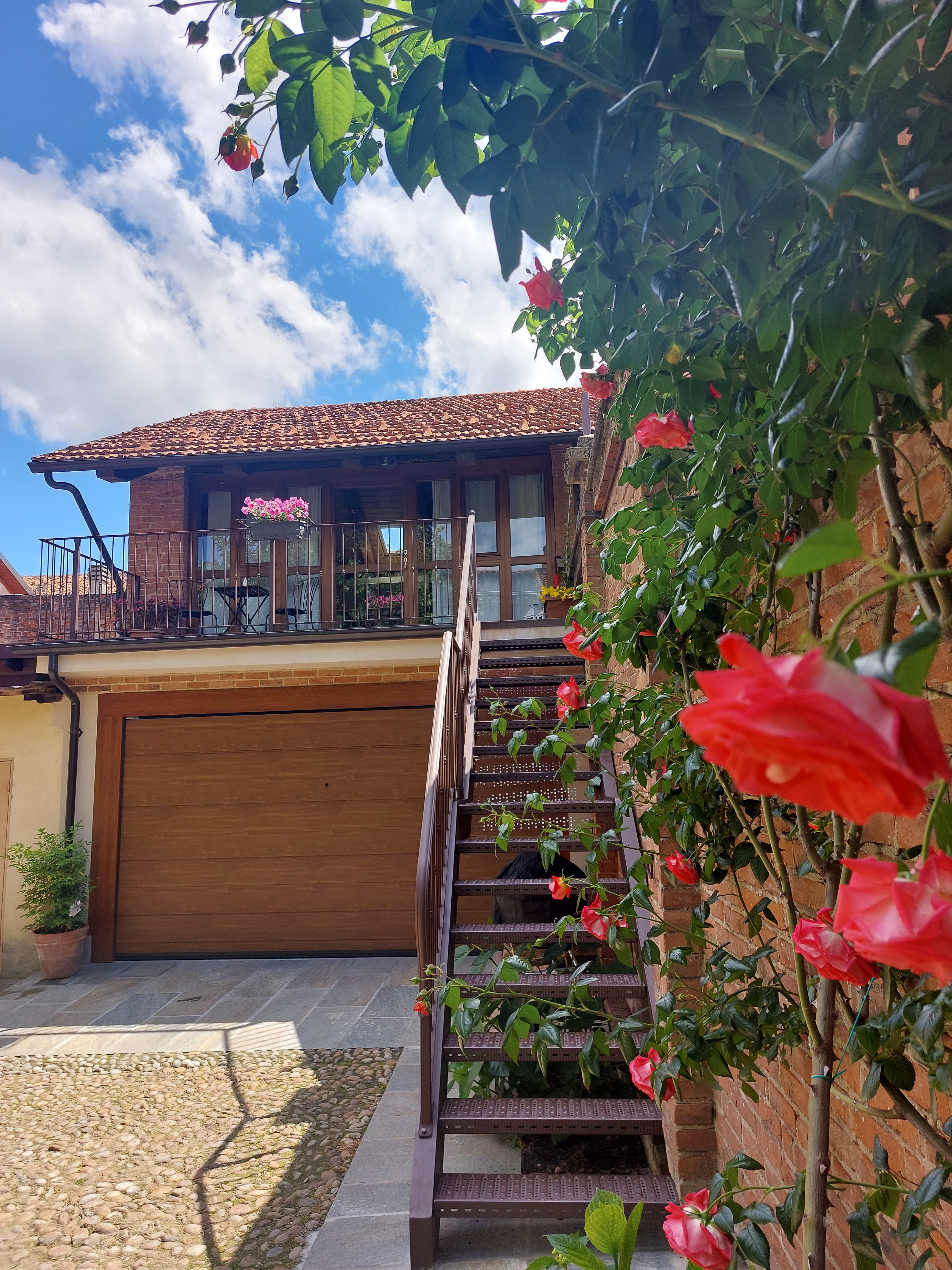 System.Collections.Generic.List`1[BluePillow.Application.SearchEngine.Dto.PhotoDto]?.ElementAt(2)?.Caption