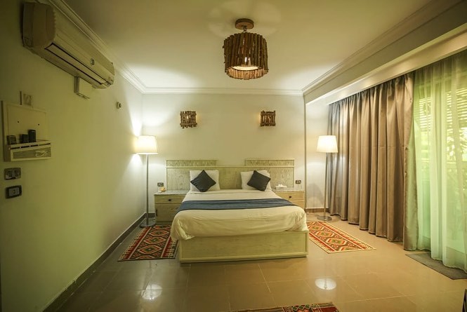 System.Collections.Generic.List`1[BluePillow.Application.SearchEngine.Dto.PhotoDto]?.ElementAt(1)?.Caption