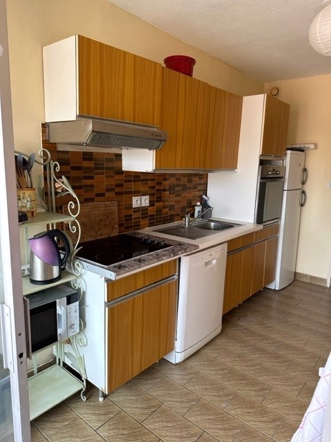 System.Collections.Generic.List`1[BluePillow.Application.SearchEngine.Dto.PhotoDto]?.ElementAt(3)?.Caption