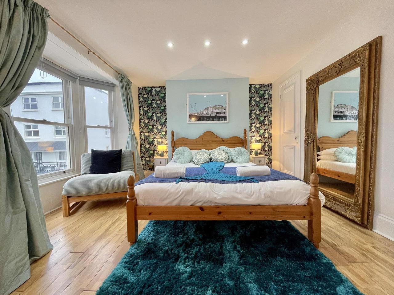 System.Collections.Generic.List`1[BluePillow.Application.SearchEngine.Dto.PhotoDto]?.ElementAt(0)?.Caption