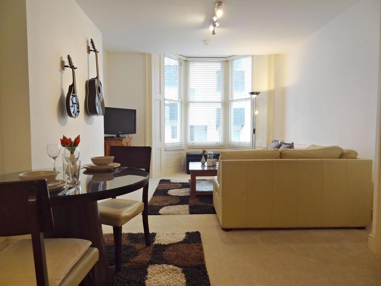 System.Collections.Generic.List`1[BluePillow.Application.SearchEngine.Dto.PhotoDto]?.ElementAt(2)?.Caption