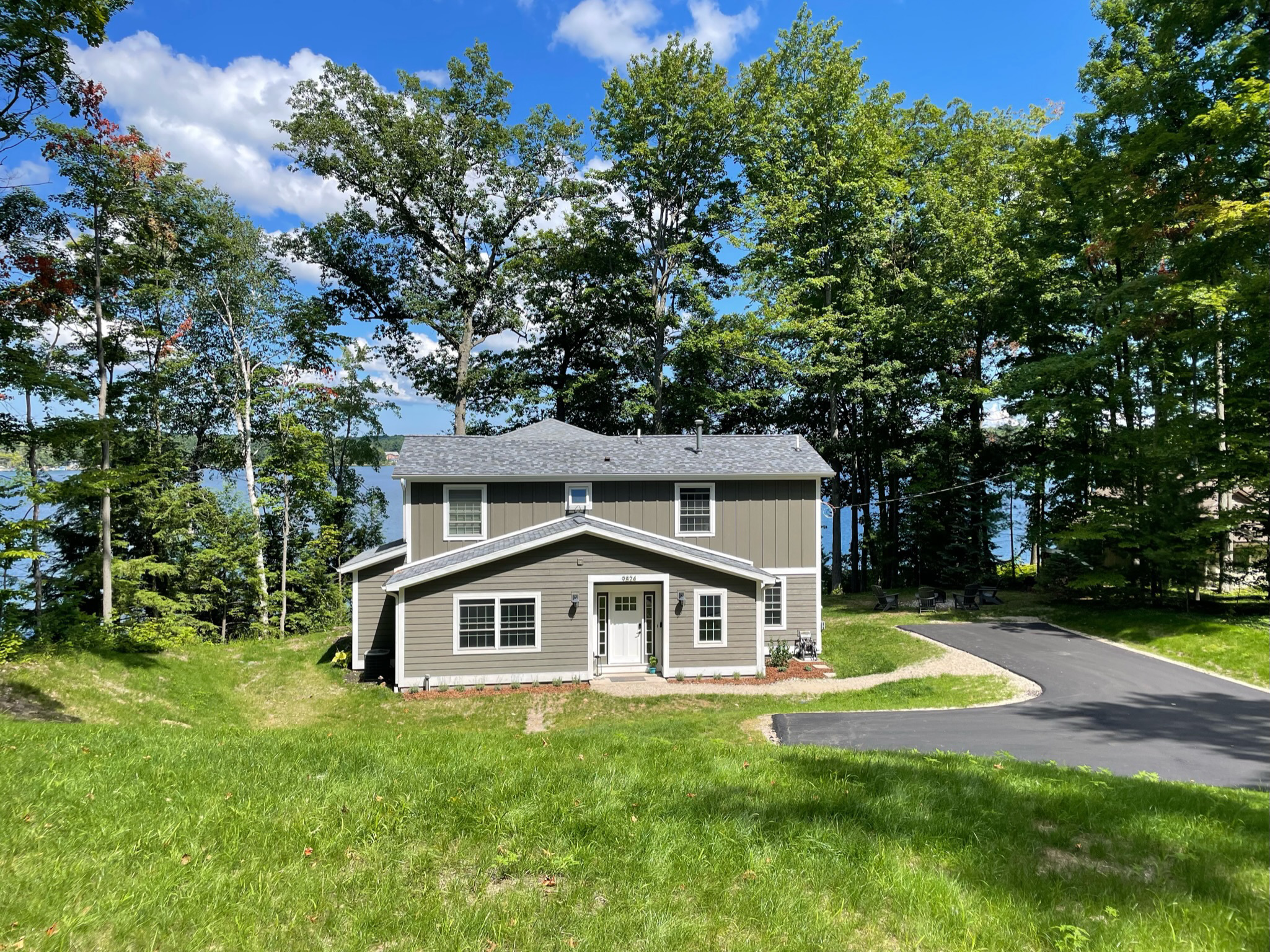 System.Collections.Generic.List`1[BluePillow.Application.SearchEngine.Dto.PhotoDto]?.ElementAt(0)?.Caption