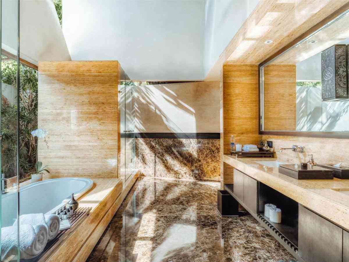 System.Collections.Generic.List`1[BluePillow.Application.SearchEngine.Dto.PhotoDto]?.ElementAt(3)?.Caption