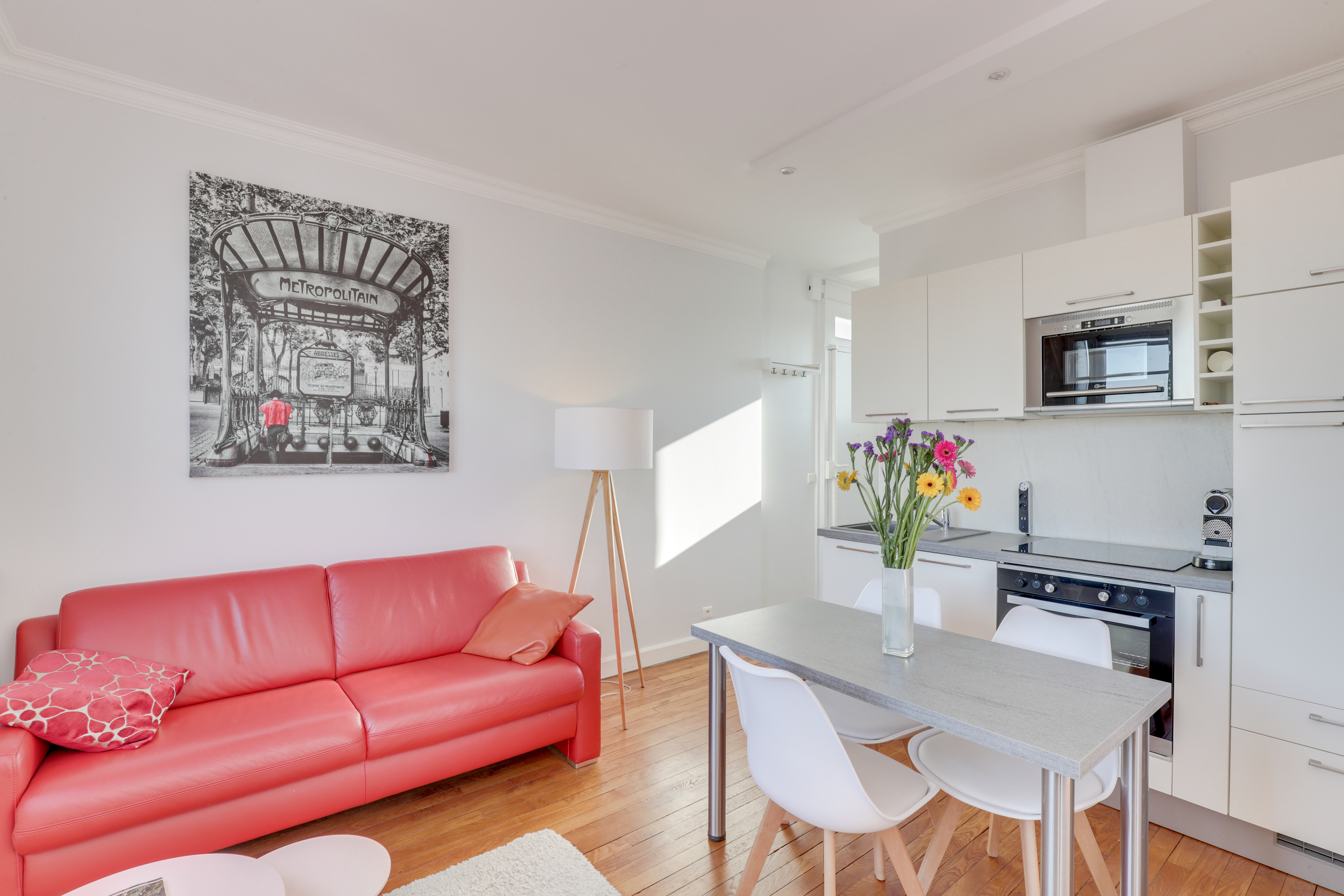 System.Collections.Generic.List`1[BluePillow.Application.SearchEngine.Dto.PhotoDto]?.ElementAt(3)?.Caption