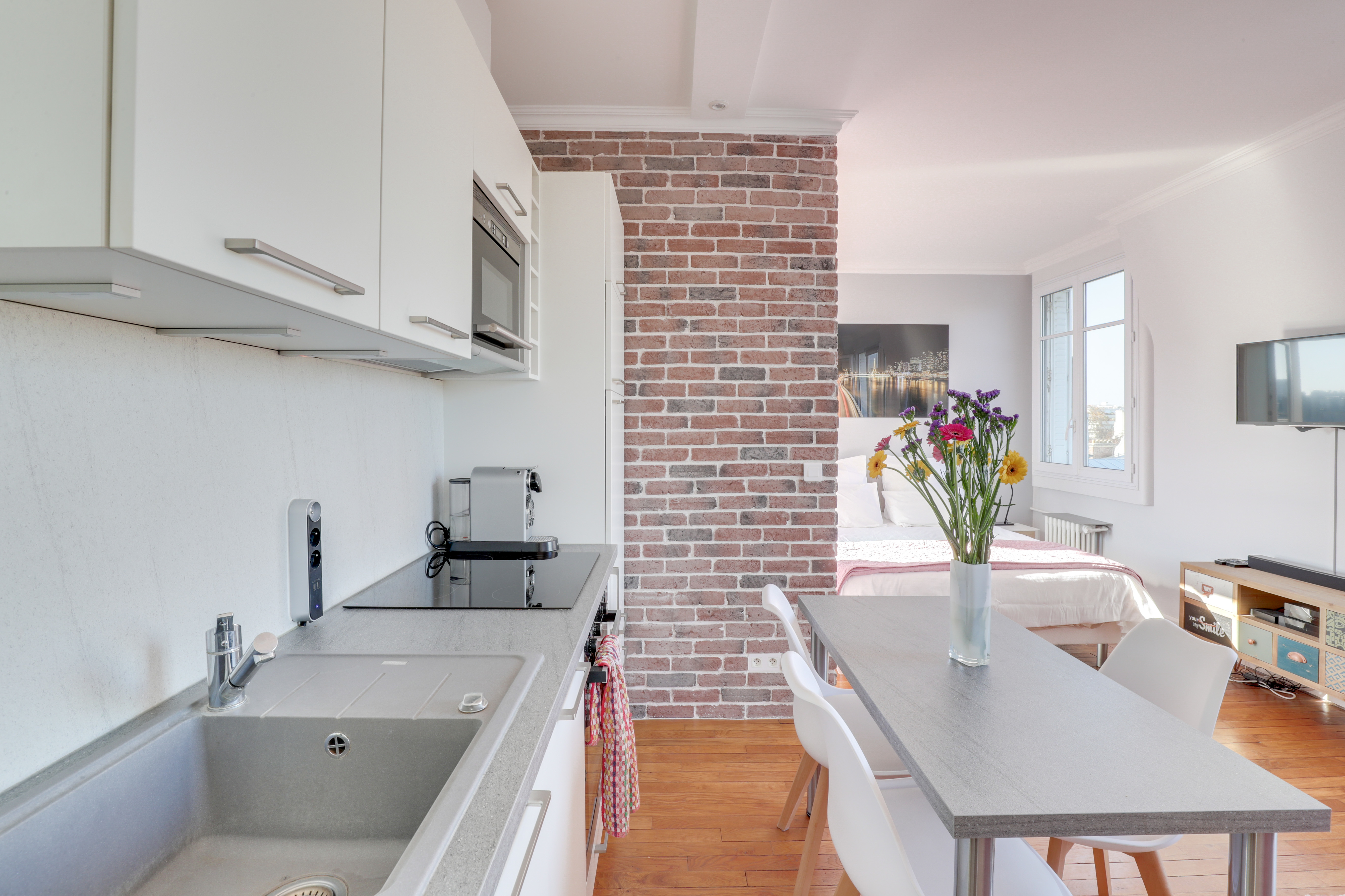 System.Collections.Generic.List`1[BluePillow.Application.SearchEngine.Dto.PhotoDto]?.ElementAt(2)?.Caption