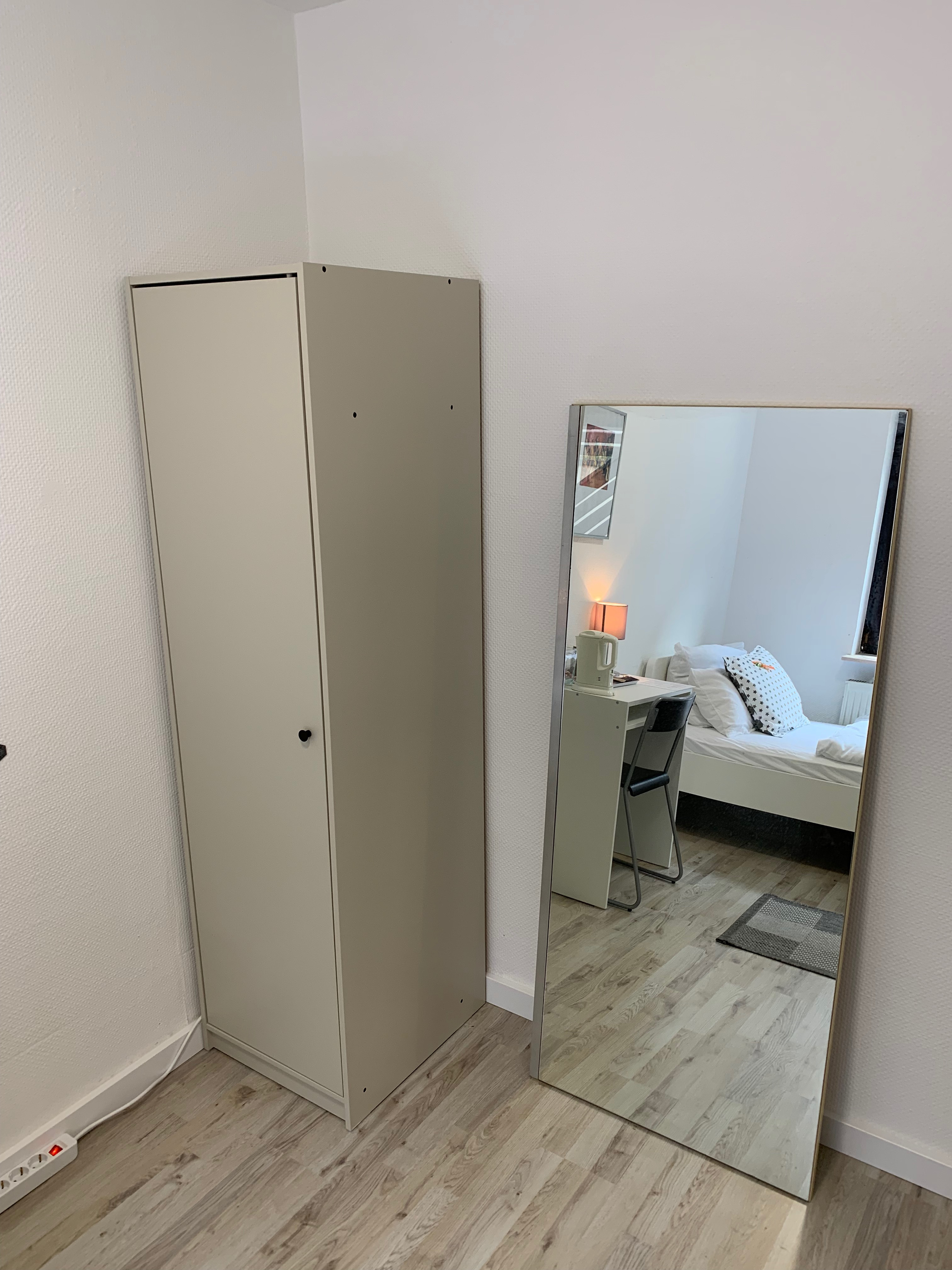 System.Collections.Generic.List`1[BluePillow.Application.SearchEngine.Dto.PhotoDto]?.ElementAt(3)?.Caption