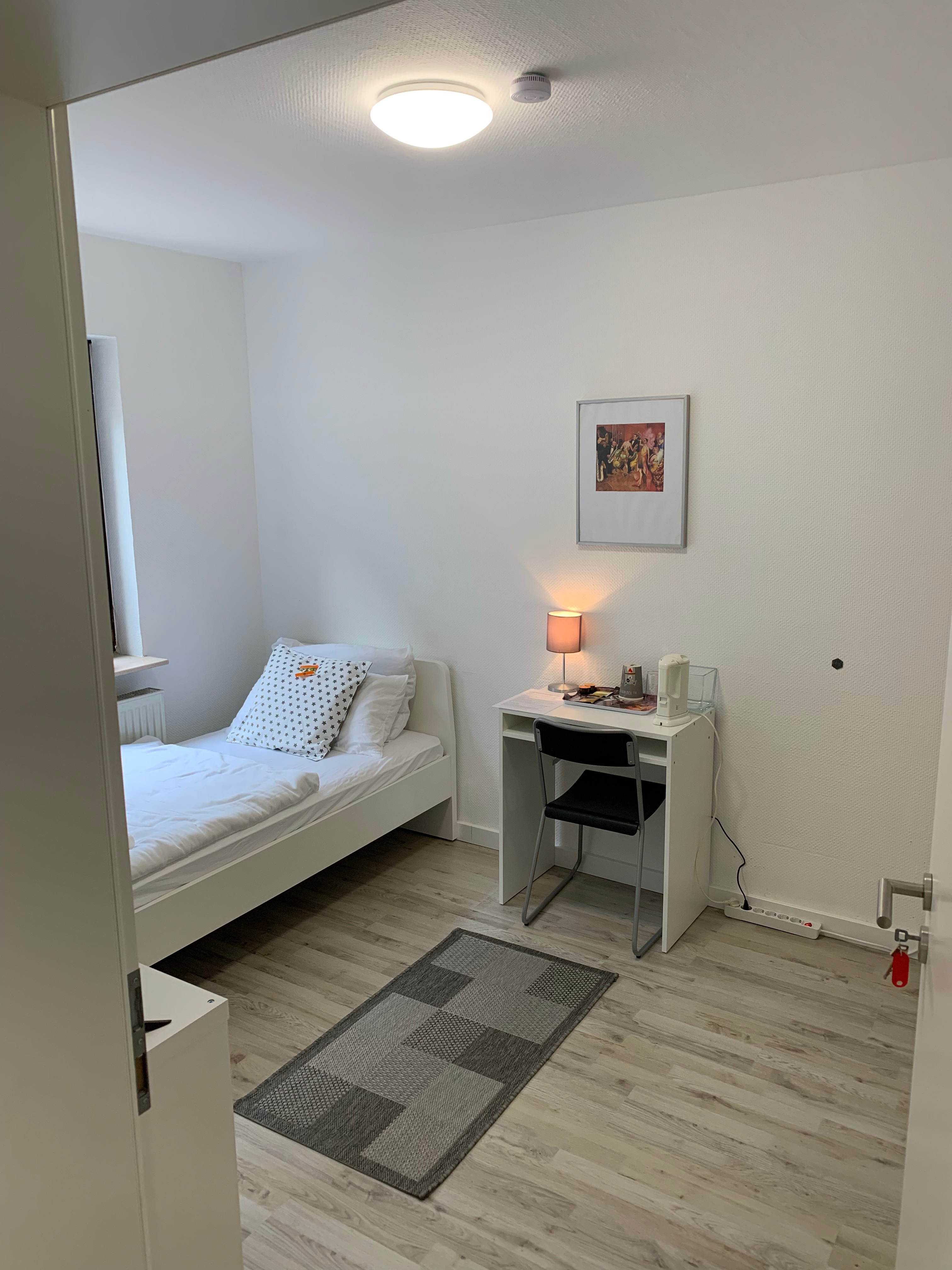 System.Collections.Generic.List`1[BluePillow.Application.SearchEngine.Dto.PhotoDto]?.ElementAt(2)?.Caption