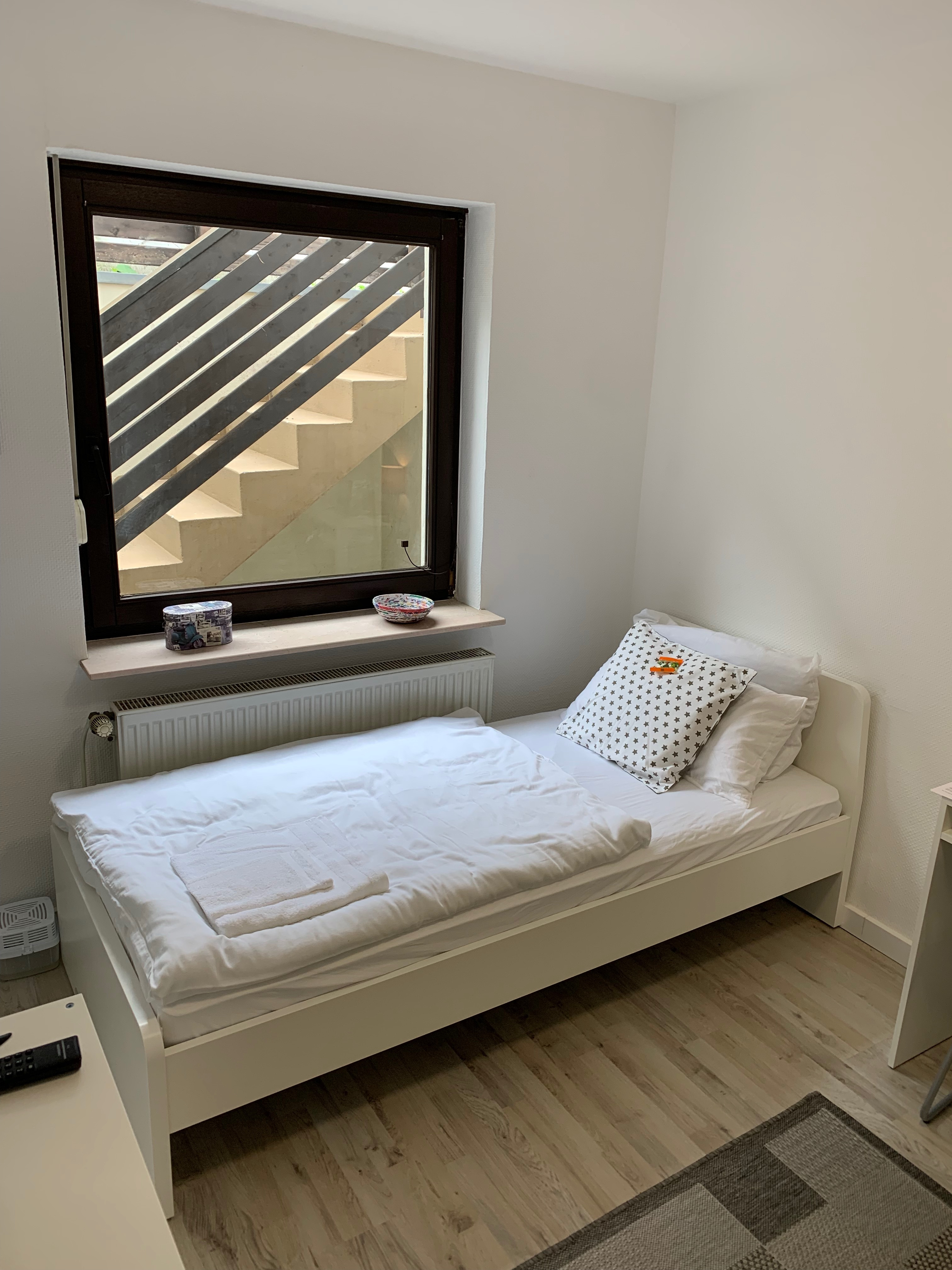 System.Collections.Generic.List`1[BluePillow.Application.SearchEngine.Dto.PhotoDto]?.ElementAt(0)?.Caption