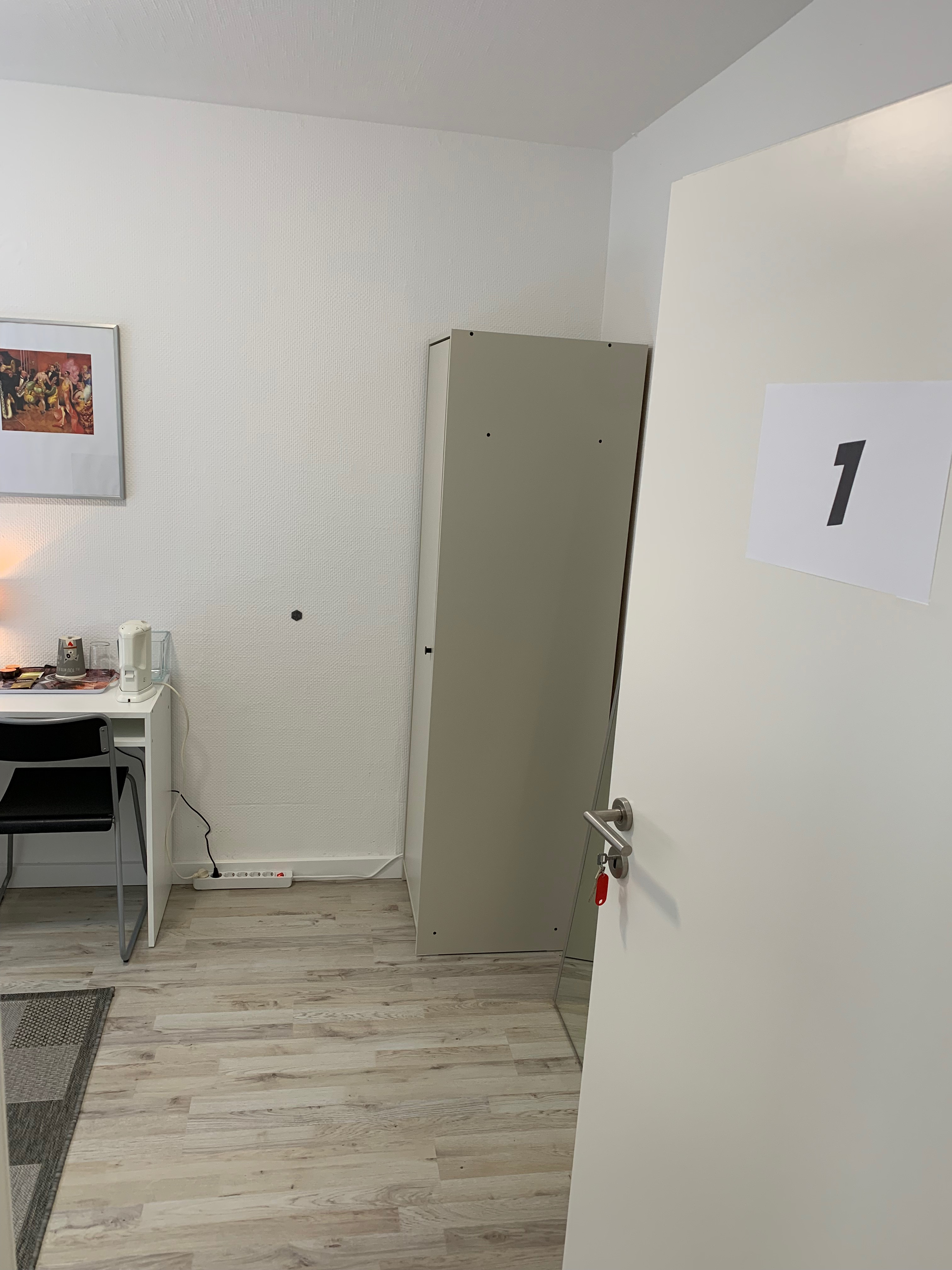 System.Collections.Generic.List`1[BluePillow.Application.SearchEngine.Dto.PhotoDto]?.ElementAt(1)?.Caption