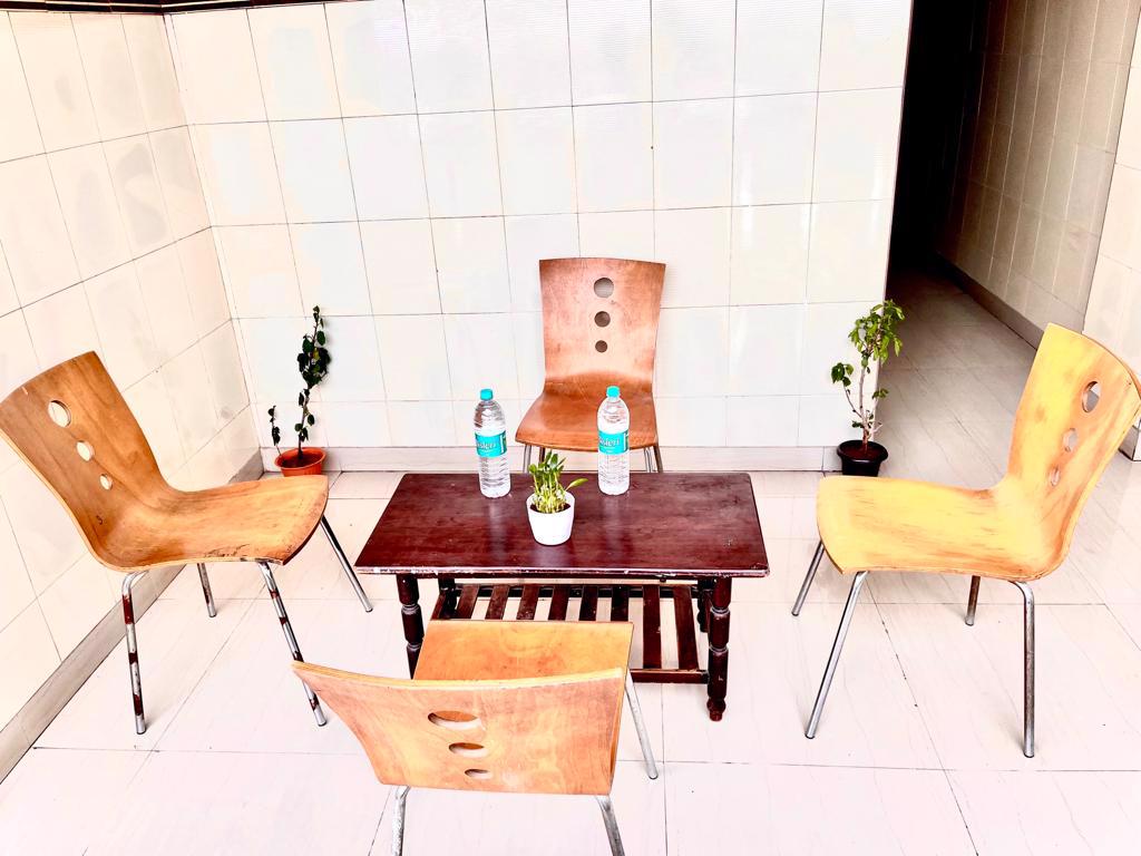 System.Collections.Generic.List`1[BluePillow.Application.SearchEngine.Dto.PhotoDto]?.ElementAt(2)?.Caption