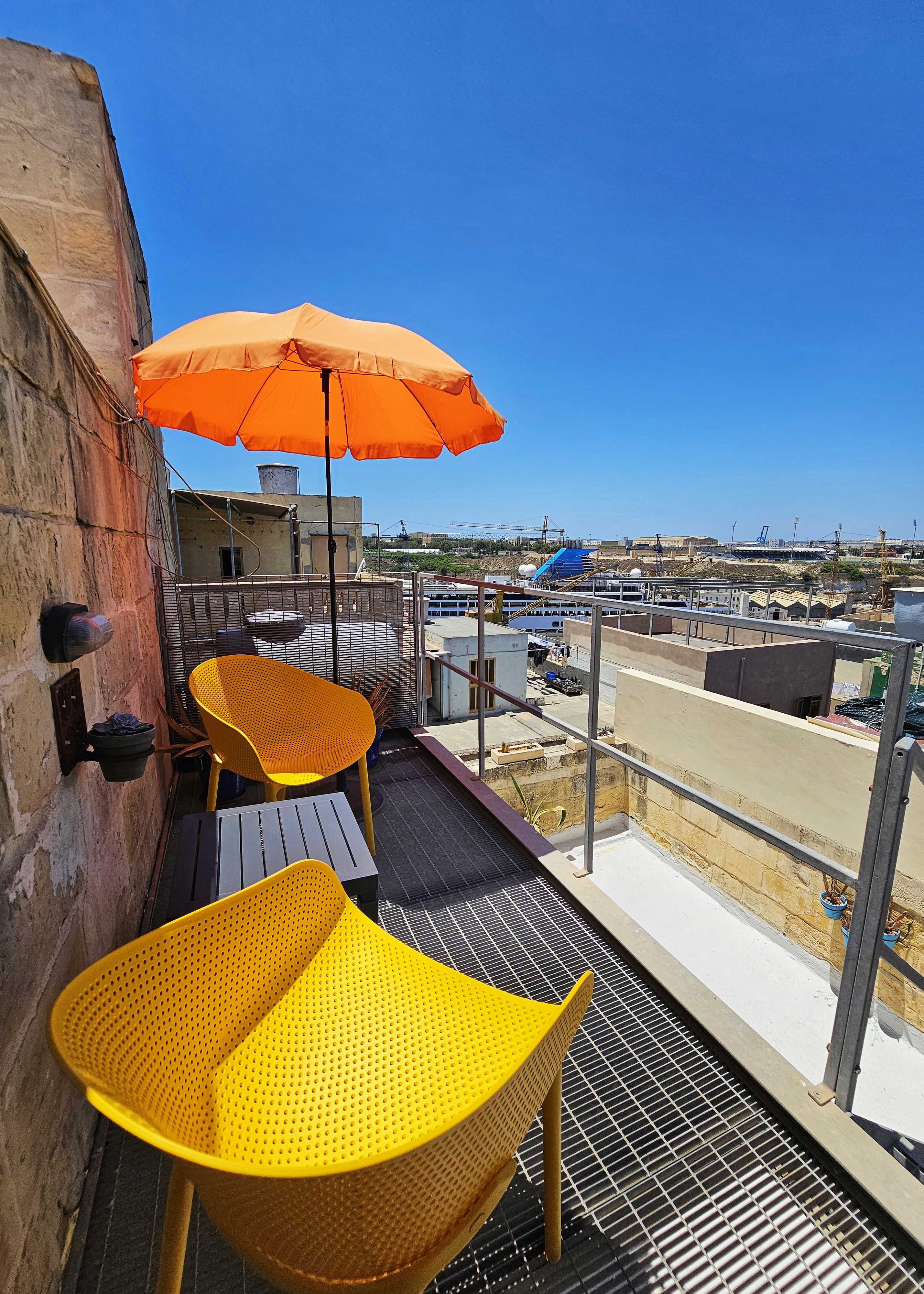 System.Collections.Generic.List`1[BluePillow.Application.SearchEngine.Dto.PhotoDto]?.ElementAt(2)?.Caption