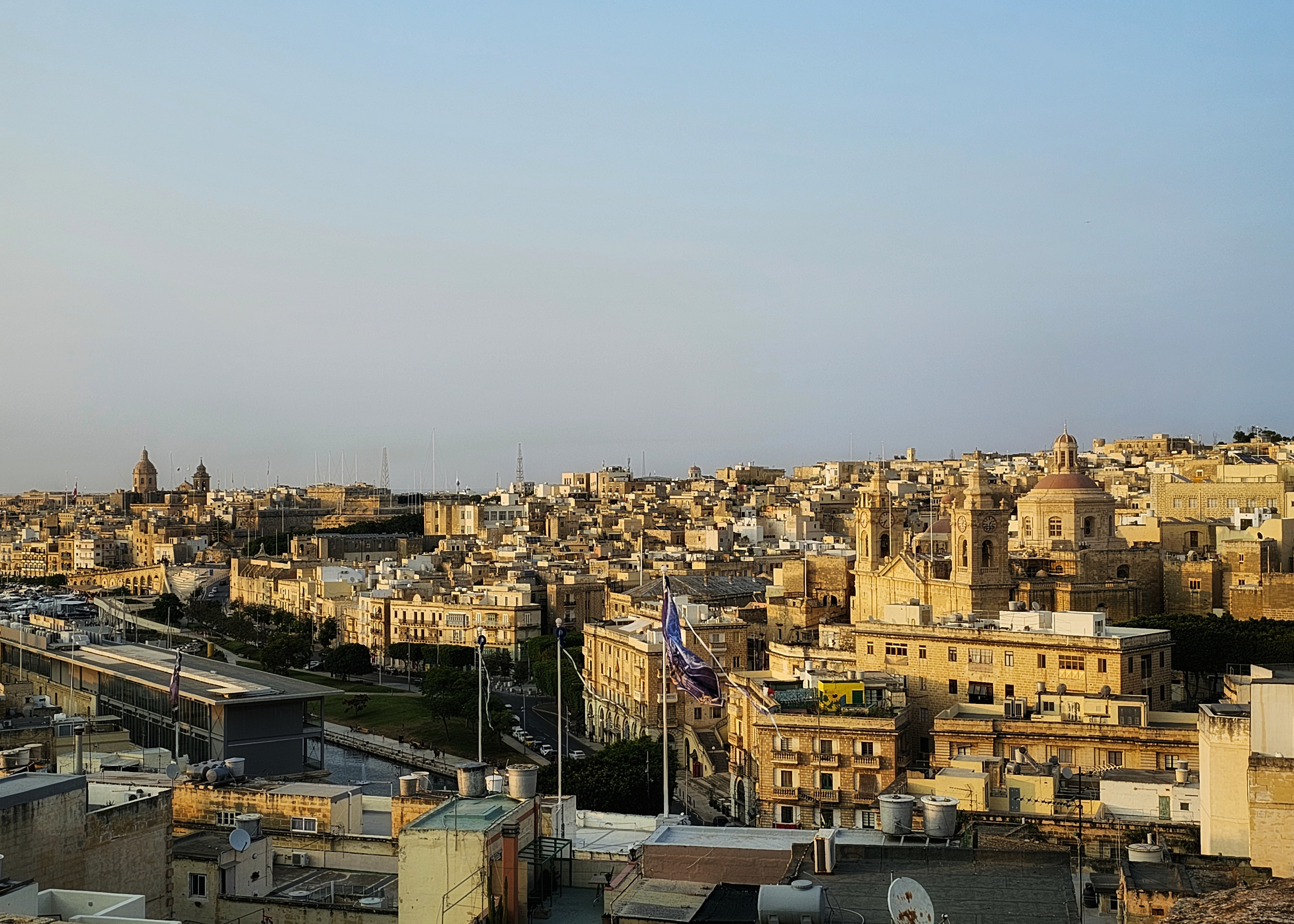 System.Collections.Generic.List`1[BluePillow.Application.SearchEngine.Dto.PhotoDto]?.ElementAt(0)?.Caption