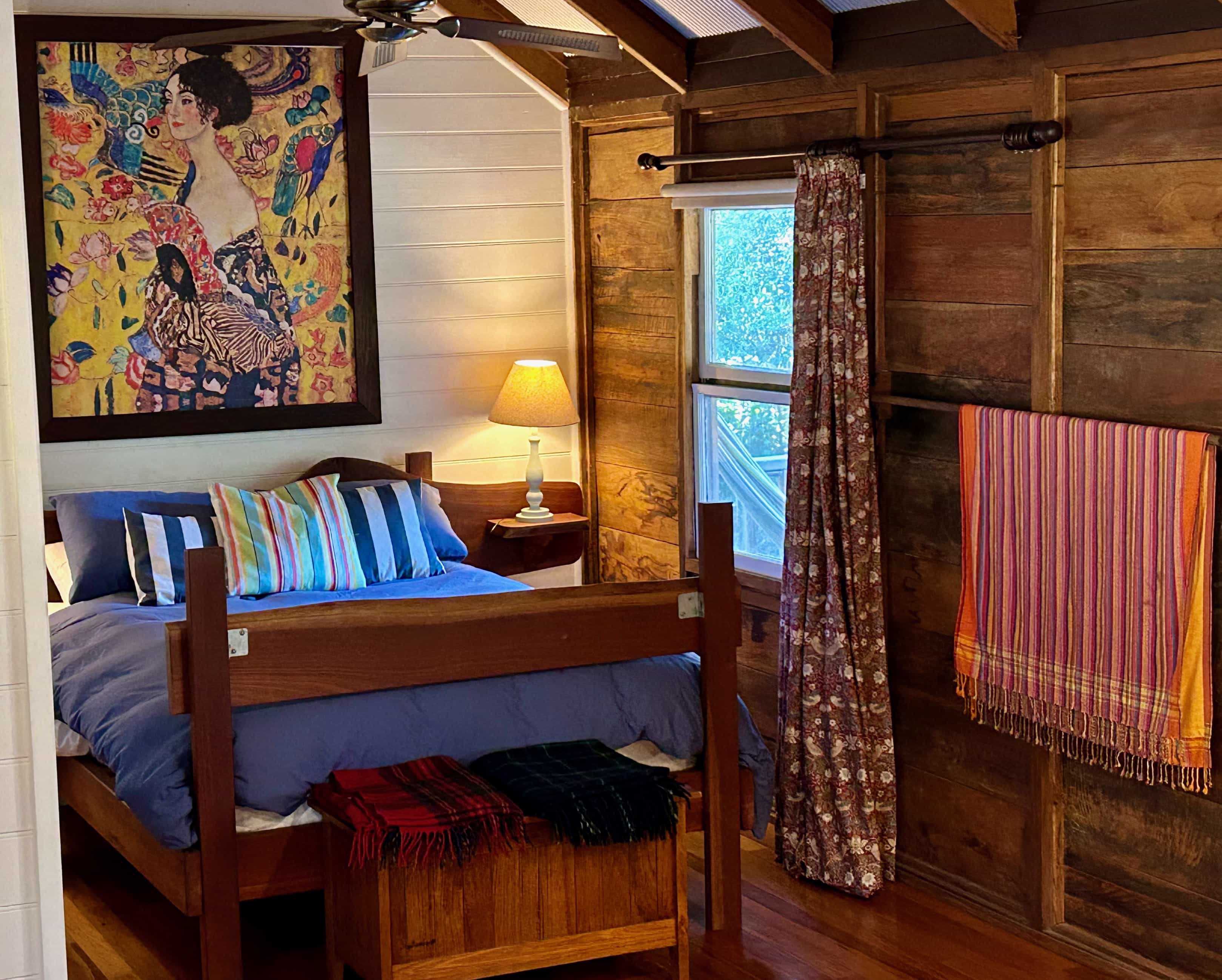 System.Collections.Generic.List`1[BluePillow.Application.SearchEngine.Dto.PhotoDto]?.ElementAt(2)?.Caption