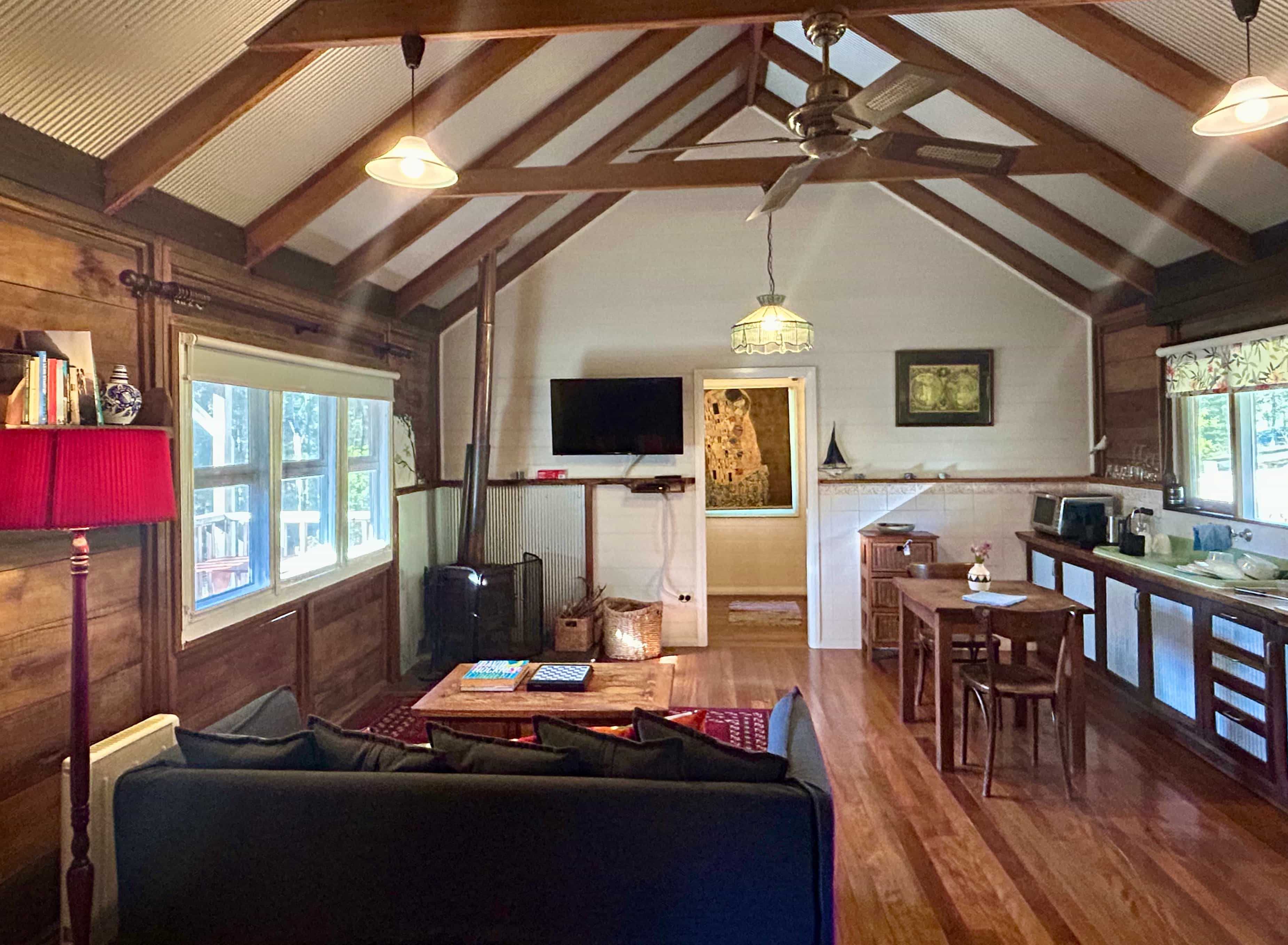 System.Collections.Generic.List`1[BluePillow.Application.SearchEngine.Dto.PhotoDto]?.ElementAt(3)?.Caption