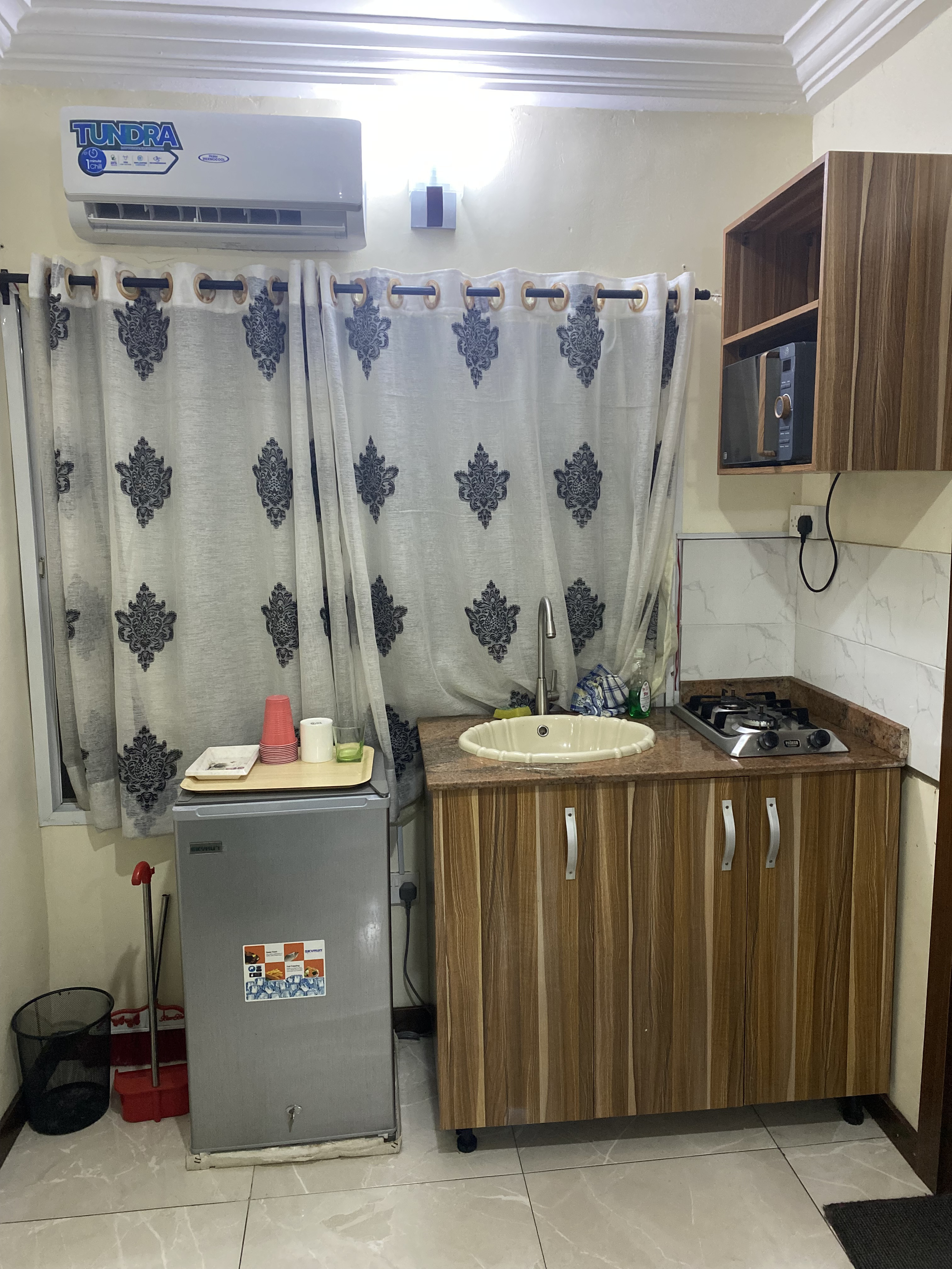 System.Collections.Generic.List`1[BluePillow.Application.SearchEngine.Dto.PhotoDto]?.ElementAt(1)?.Caption