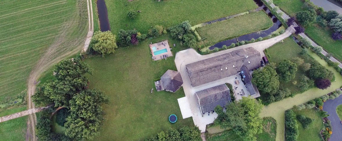 System.Collections.Generic.List`1[BluePillow.Application.SearchEngine.Dto.PhotoDto]?.ElementAt(0)?.Caption