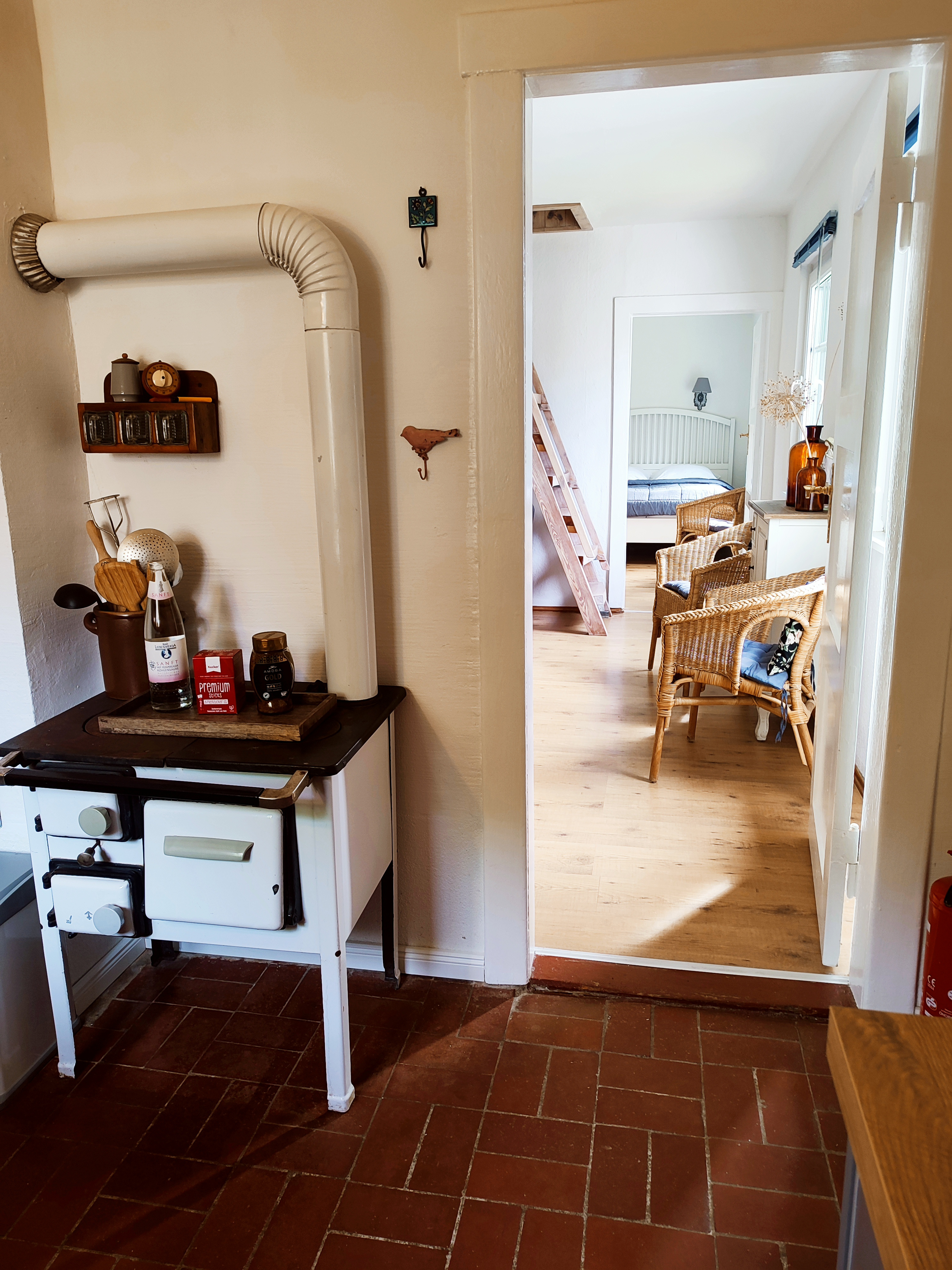 System.Collections.Generic.List`1[BluePillow.Application.SearchEngine.Dto.PhotoDto]?.ElementAt(3)?.Caption