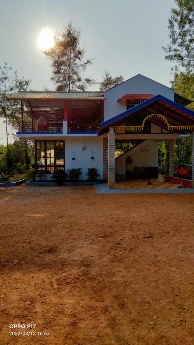 System.Collections.Generic.List`1[BluePillow.Application.SearchEngine.Dto.PhotoDto]?.ElementAt(0)?.Caption