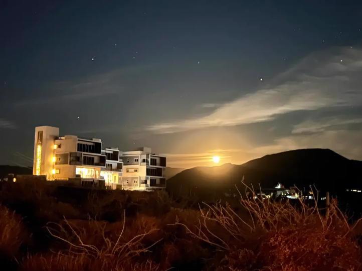 System.Collections.Generic.List`1[BluePillow.Application.SearchEngine.Dto.PhotoDto]?.ElementAt(2)?.Caption