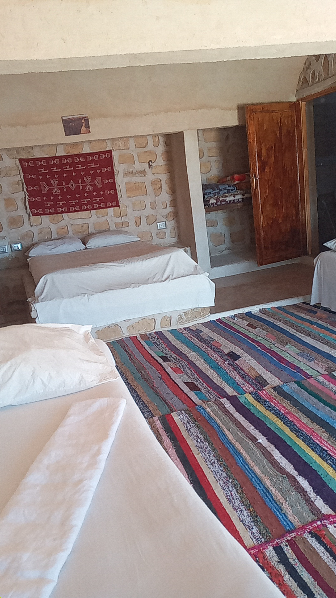 System.Collections.Generic.List`1[BluePillow.Application.SearchEngine.Dto.PhotoDto]?.ElementAt(0)?.Caption