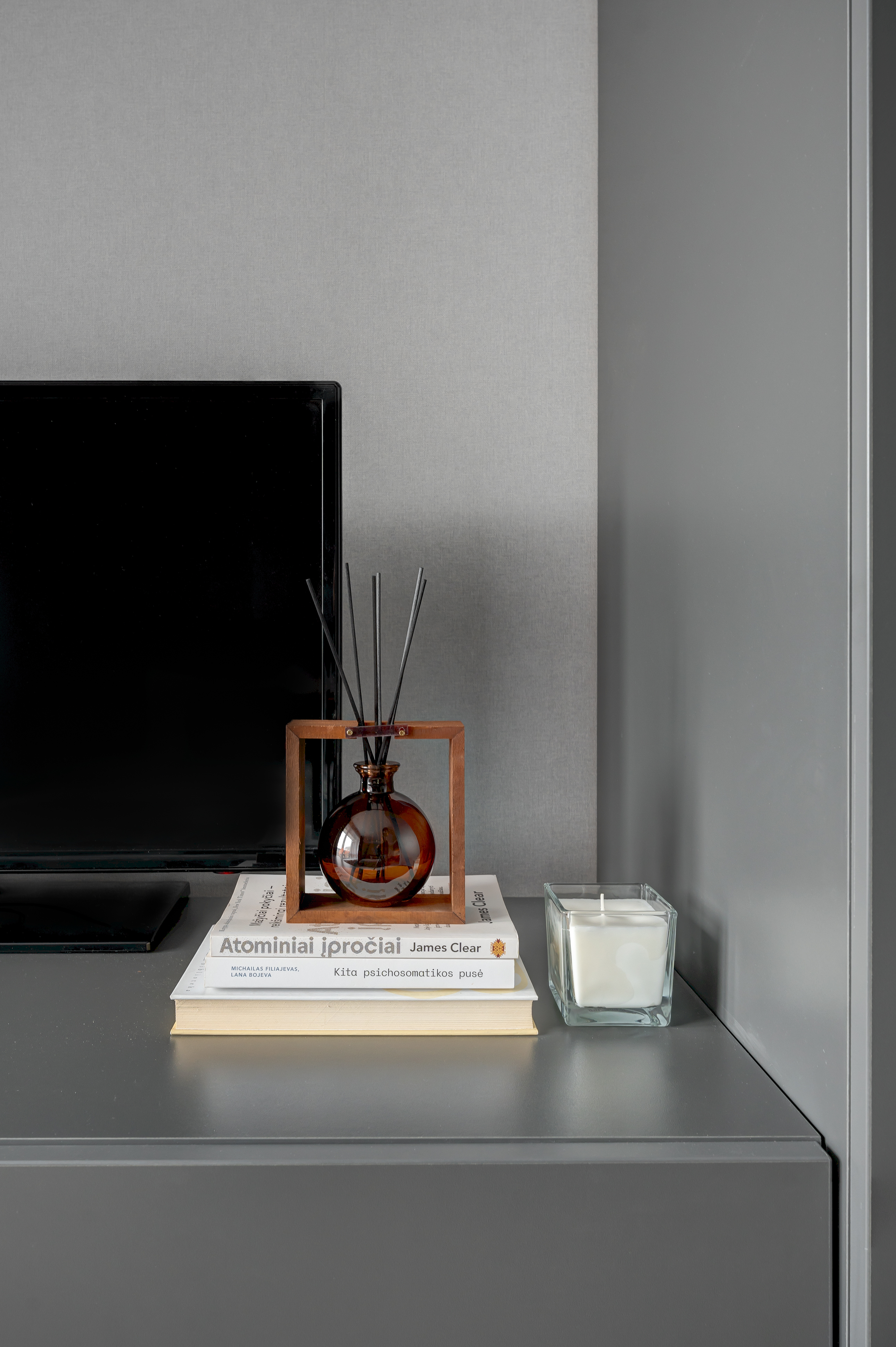 System.Collections.Generic.List`1[BluePillow.Application.SearchEngine.Dto.PhotoDto]?.ElementAt(1)?.Caption