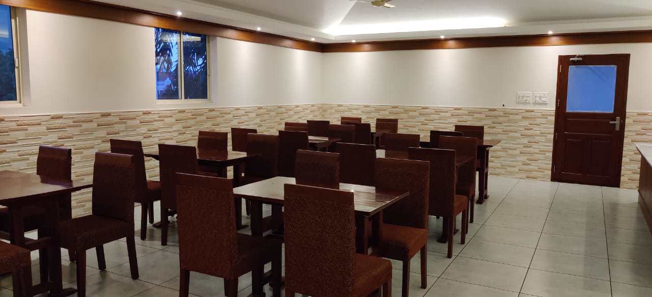 System.Collections.Generic.List`1[BluePillow.Application.SearchEngine.Dto.PhotoDto]?.ElementAt(3)?.Caption