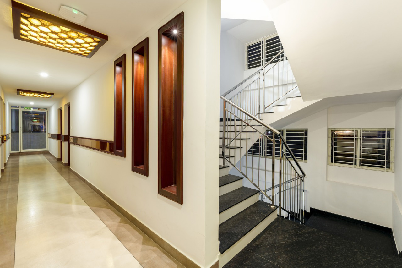 System.Collections.Generic.List`1[BluePillow.Application.SearchEngine.Dto.PhotoDto]?.ElementAt(2)?.Caption