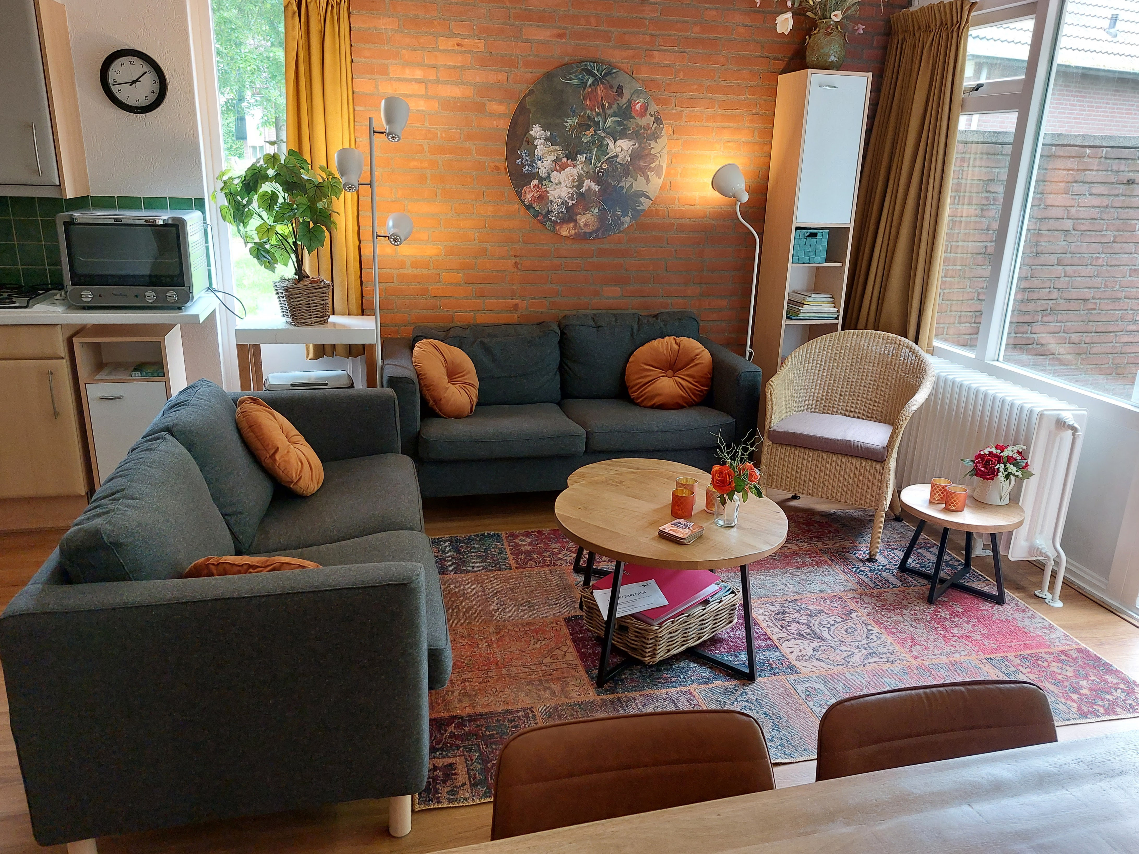 System.Collections.Generic.List`1[BluePillow.Application.SearchEngine.Dto.PhotoDto]?.ElementAt(1)?.Caption