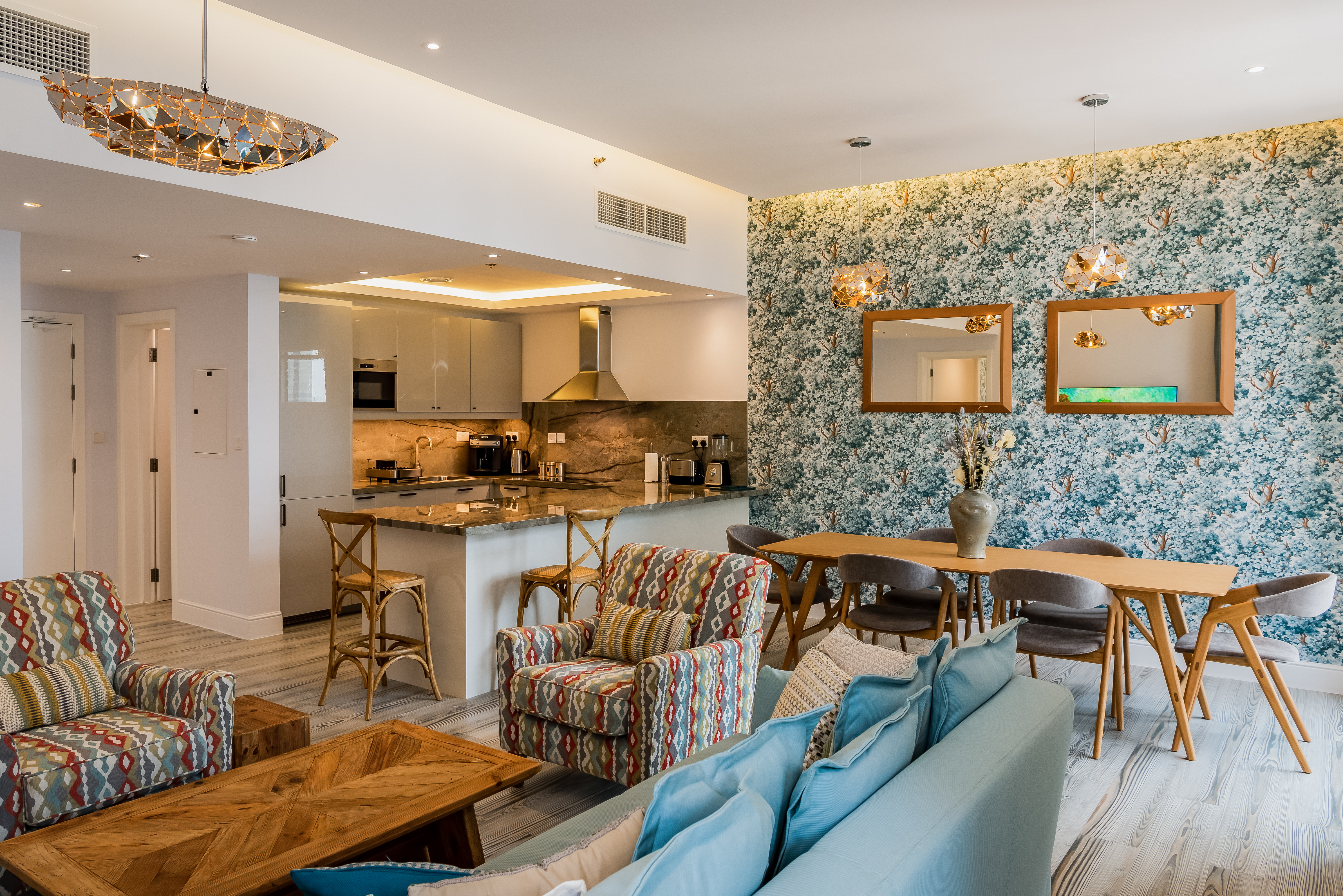 System.Collections.Generic.List`1[BluePillow.Application.SearchEngine.Dto.PhotoDto]?.ElementAt(0)?.Caption