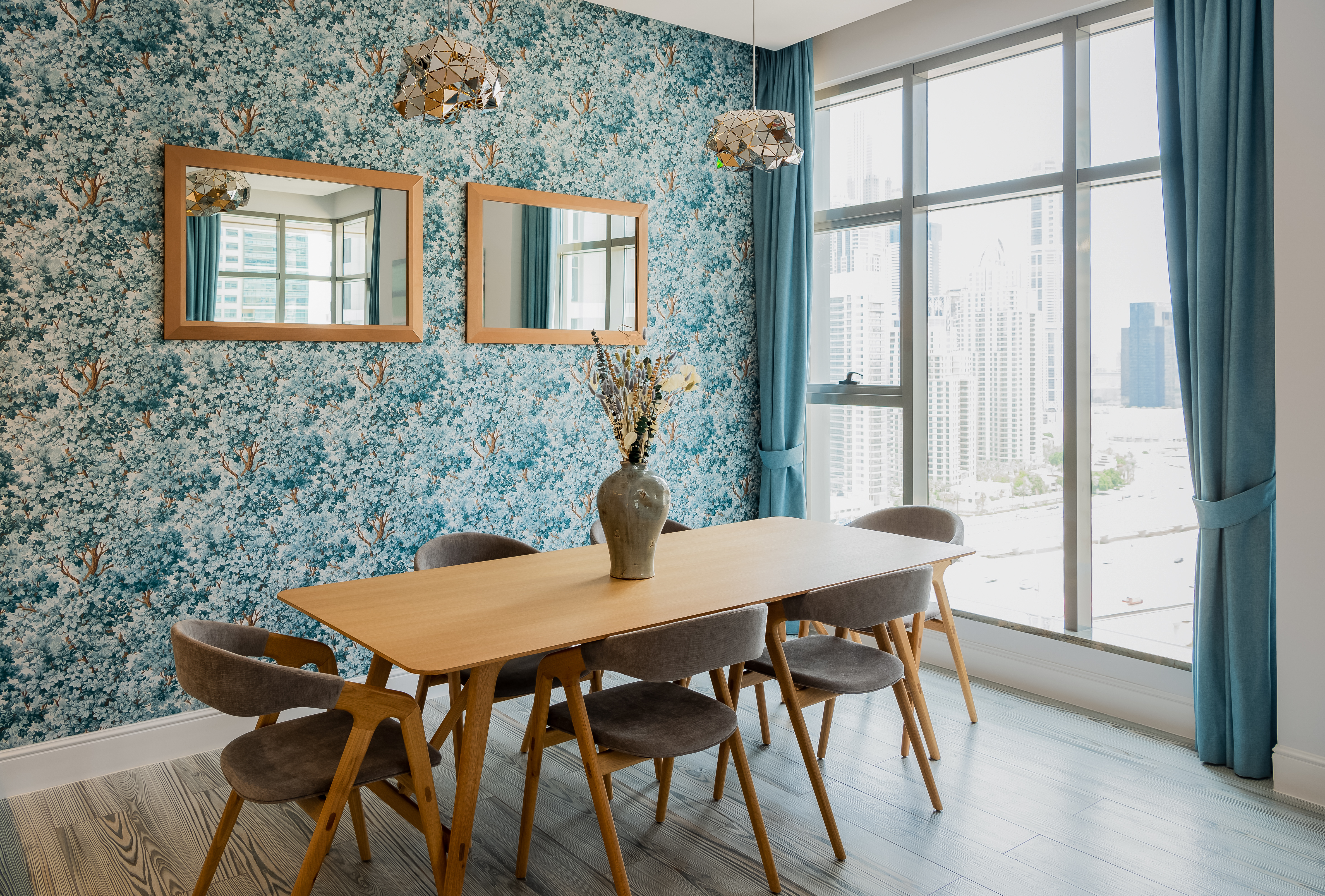 System.Collections.Generic.List`1[BluePillow.Application.SearchEngine.Dto.PhotoDto]?.ElementAt(3)?.Caption