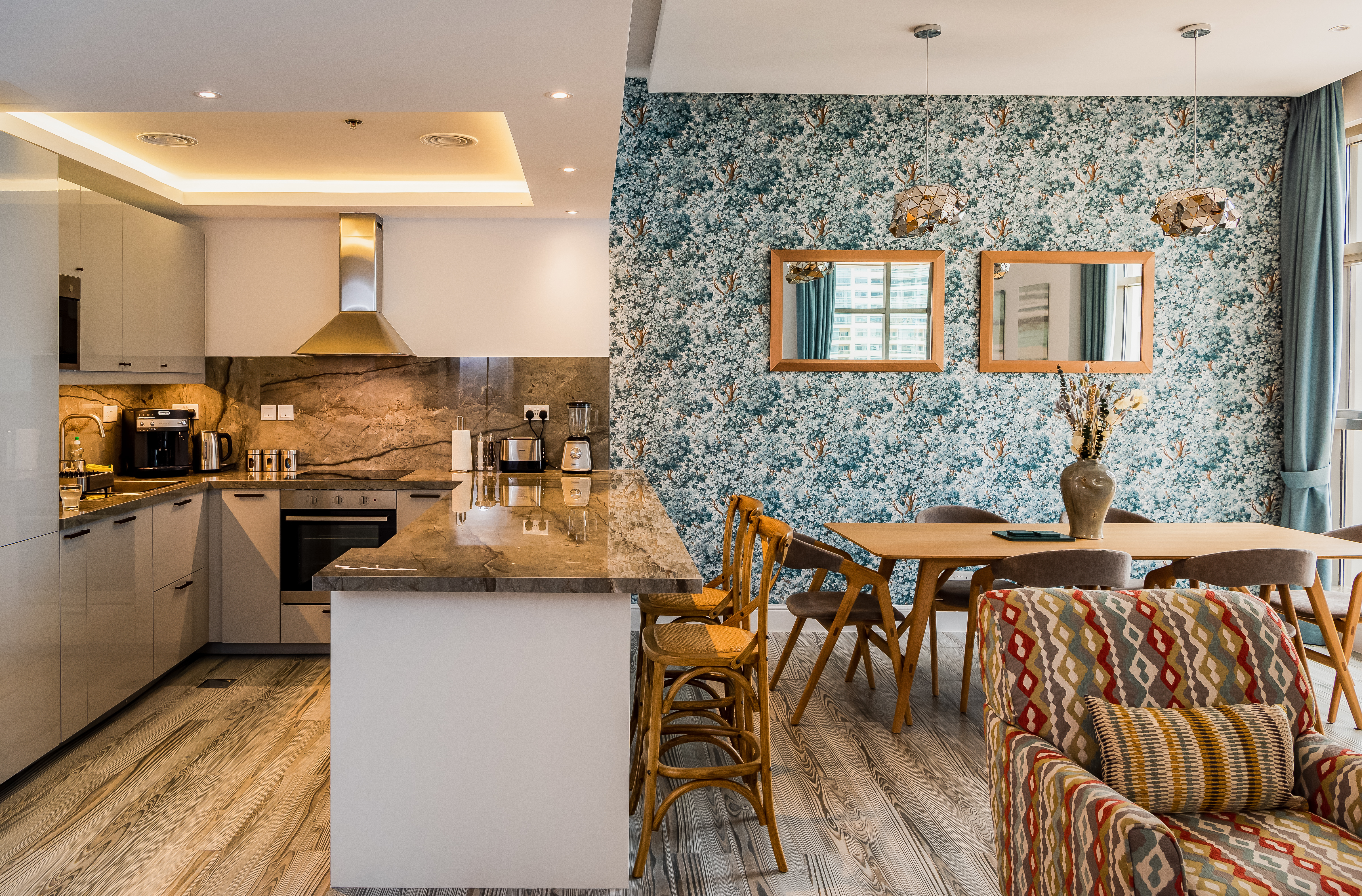 System.Collections.Generic.List`1[BluePillow.Application.SearchEngine.Dto.PhotoDto]?.ElementAt(2)?.Caption