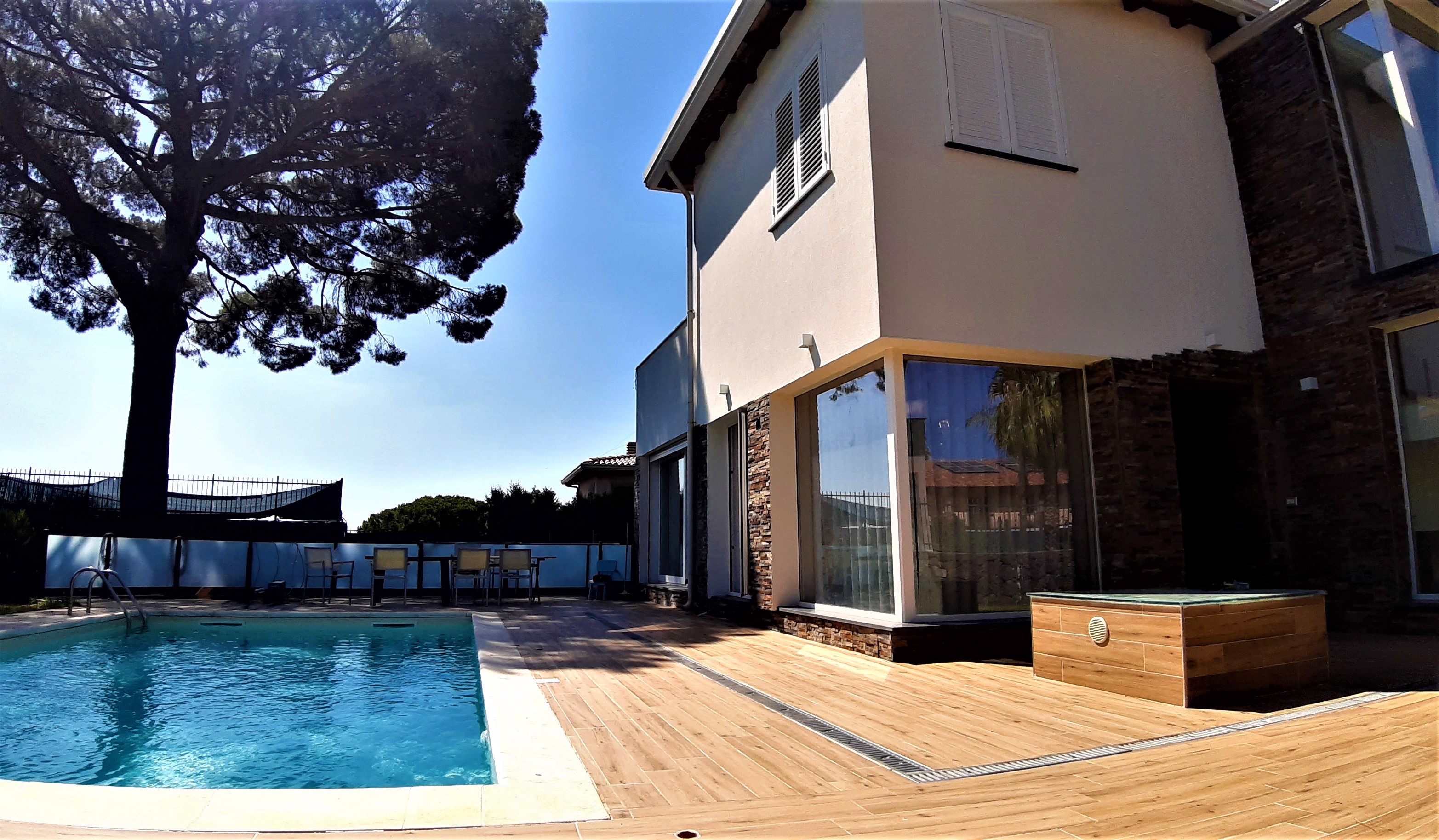 System.Collections.Generic.List`1[BluePillow.Application.SearchEngine.Dto.PhotoDto]?.ElementAt(2)?.Caption