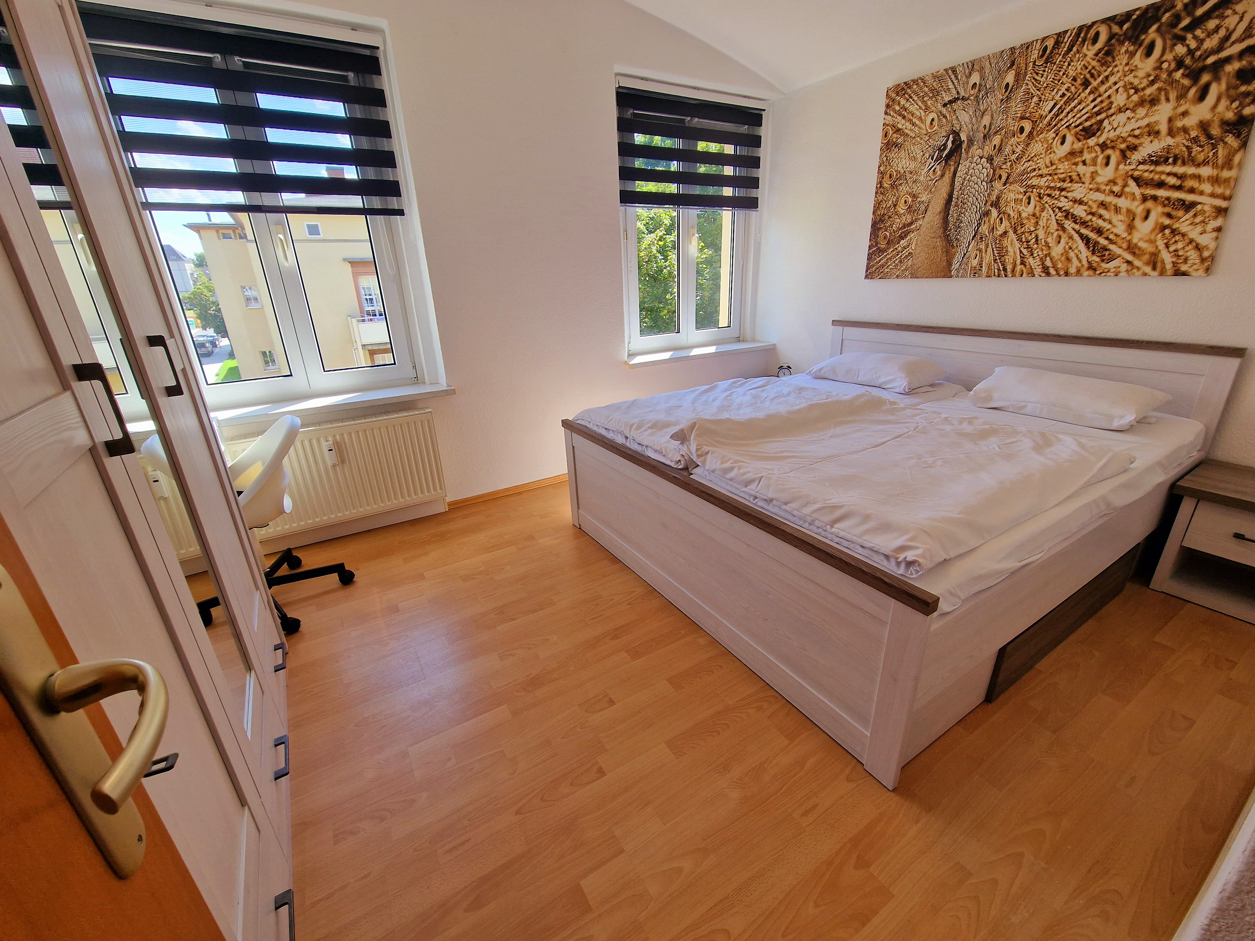 System.Collections.Generic.List`1[BluePillow.Application.SearchEngine.Dto.PhotoDto]?.ElementAt(1)?.Caption