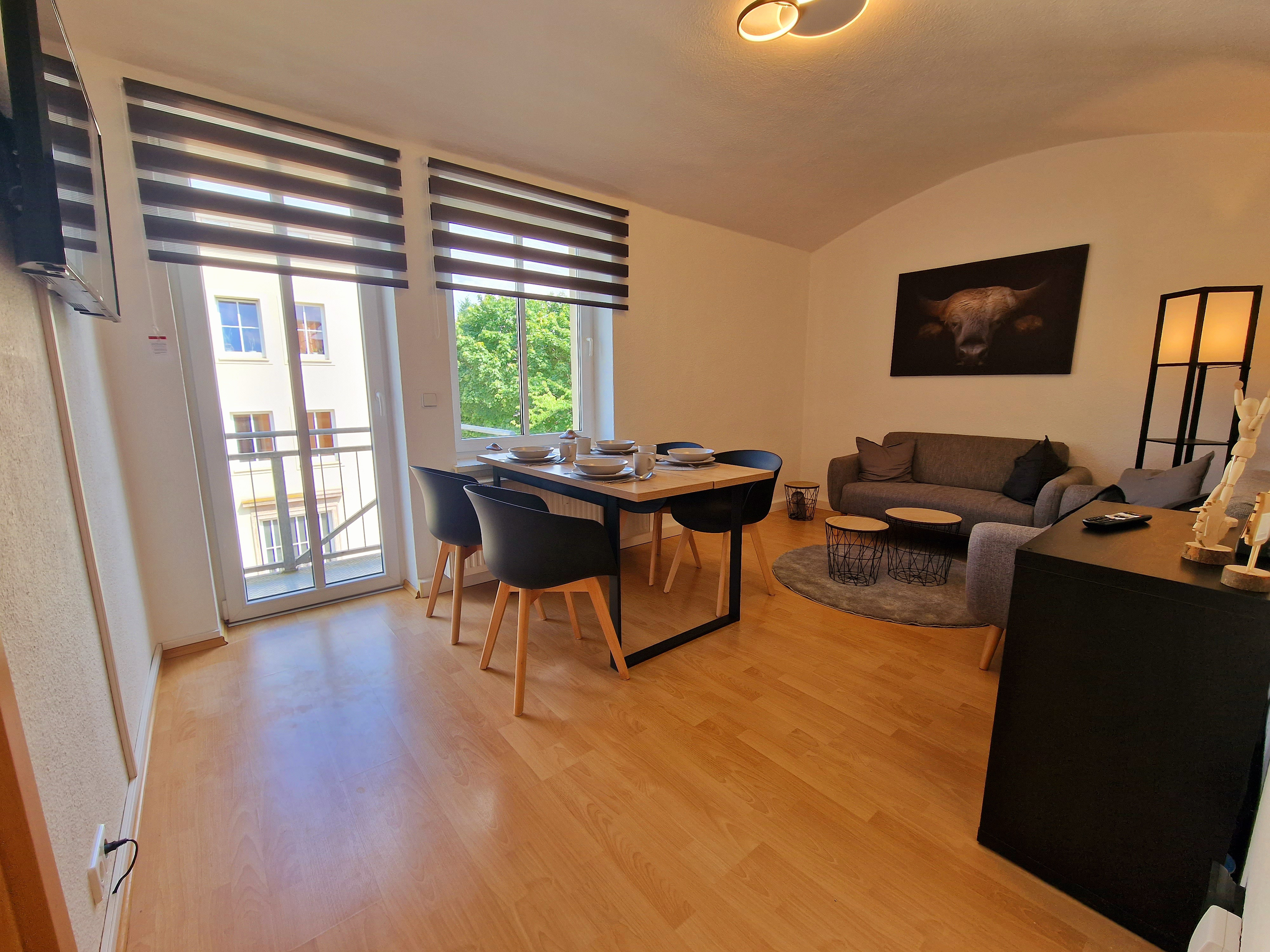 System.Collections.Generic.List`1[BluePillow.Application.SearchEngine.Dto.PhotoDto]?.ElementAt(0)?.Caption